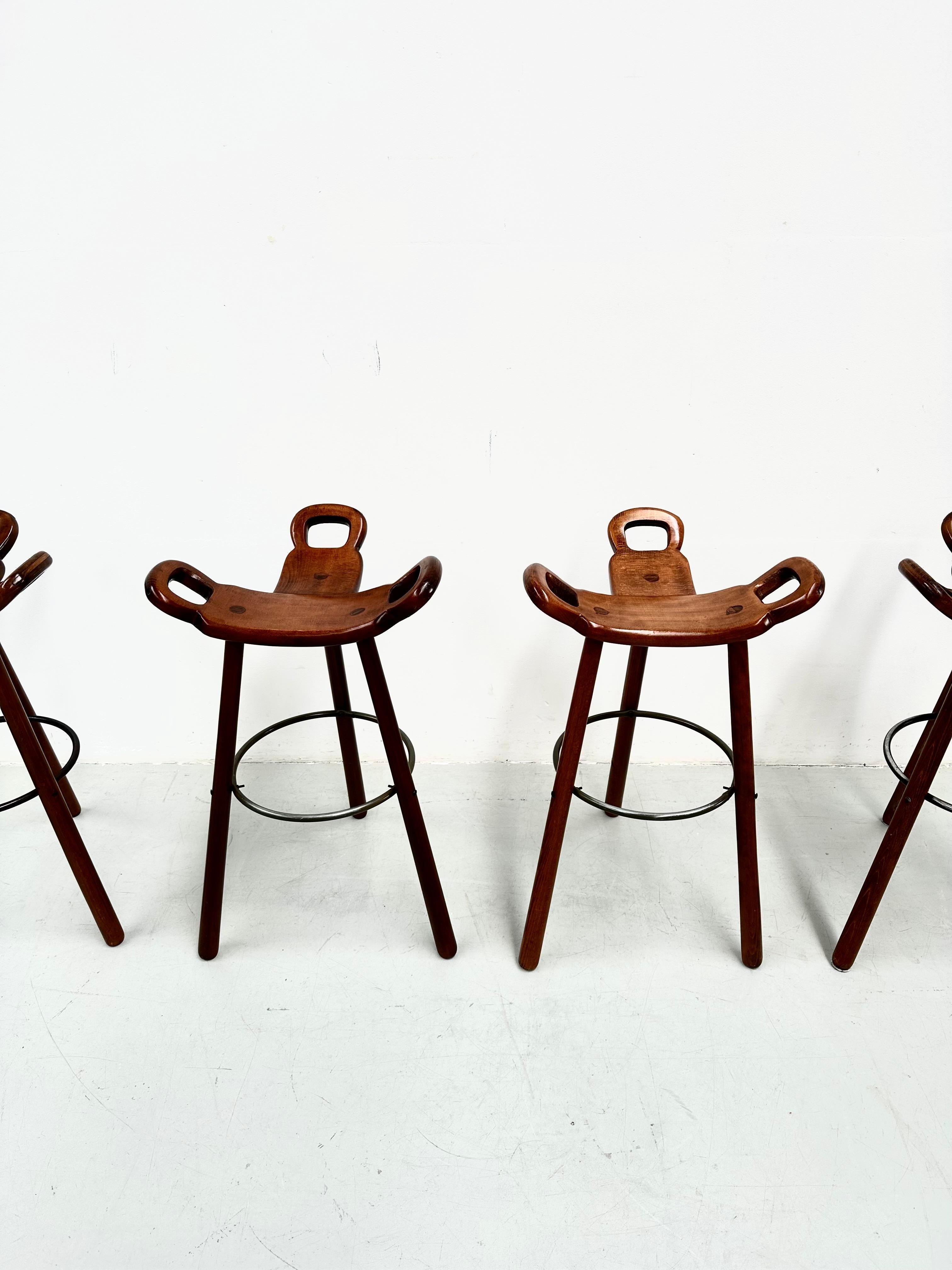 These set of 4 vintage beech  bar stools were designed by Sergio Rodrigues for Confonorm in the seventies. Great solid design in Brutalist style manufactured in Spain.