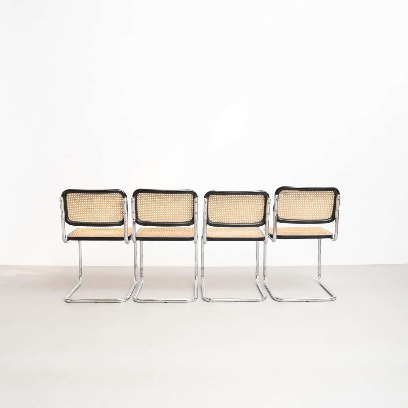 Milieu du XXe siècle Ensemble de 4 chaises Cesca modernes Marcel Breuer en métal et bois du milieu du siècle dernier, vers 1960 en vente