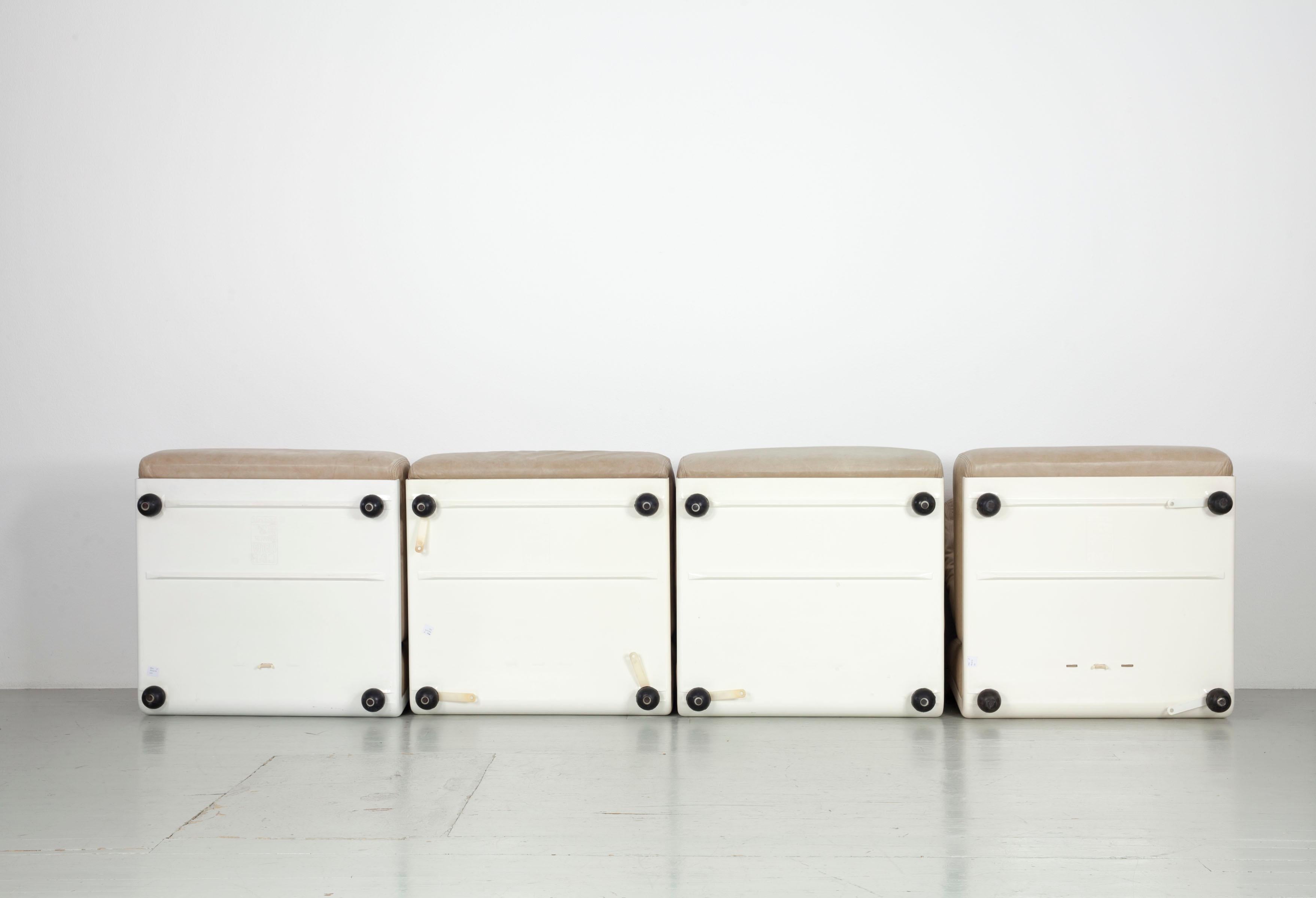Mid-Century moderno Set di 4 divani Mario Bellini, A.I.C. 1960 per C. B. & C. in vendita