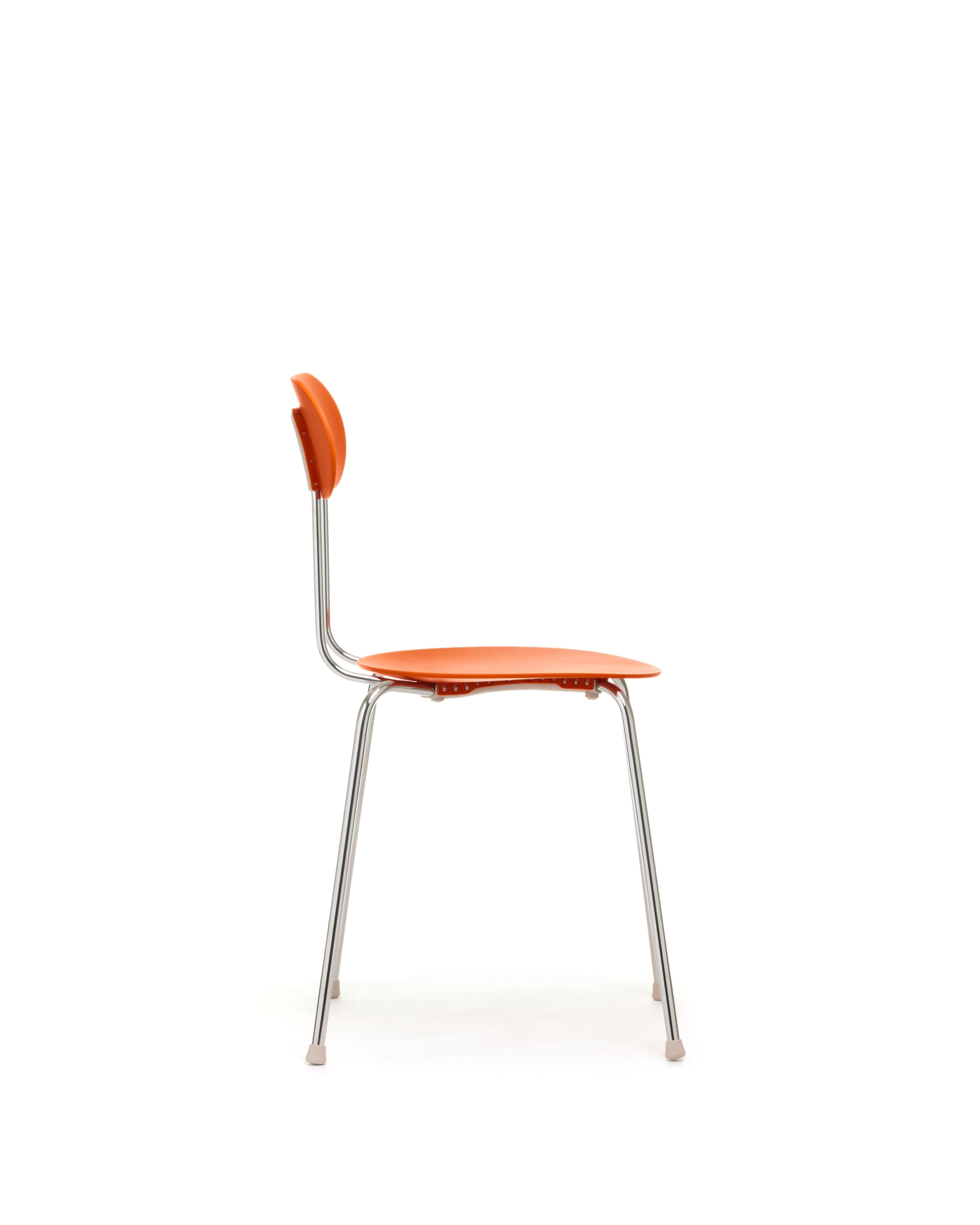 Mariolina recalls the fifties-style, but features a series of extra details. The legs in powder coated or chromed steel tube are in fact slimmer and more precise in section. The polypropylene seat and back are not screwed or rivet- ed to the frame,