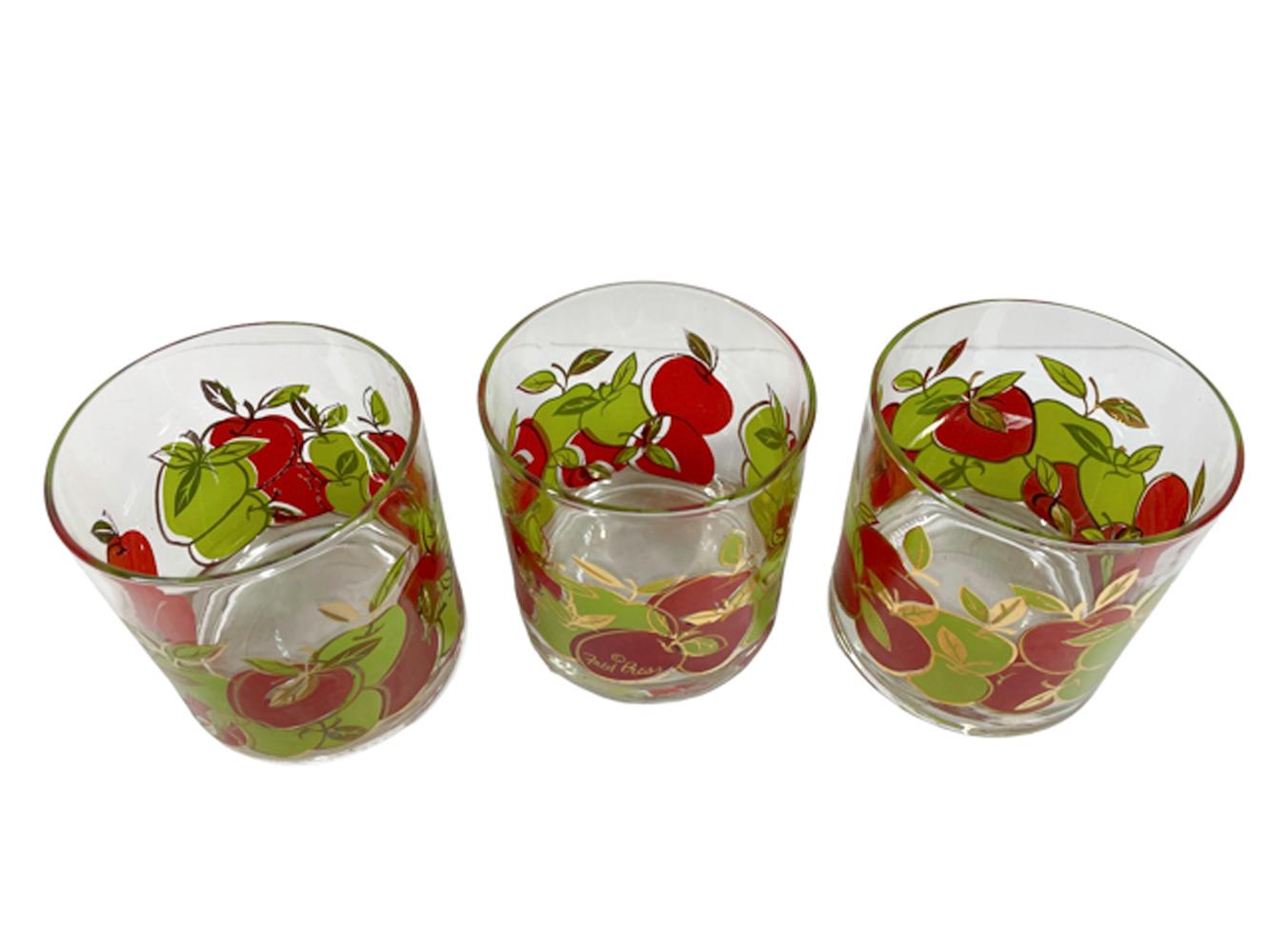 Américain Ensemble de 4 verres Rocks de MCM Fred Press avec pommes rouges et vertes et rehauts dorés en vente
