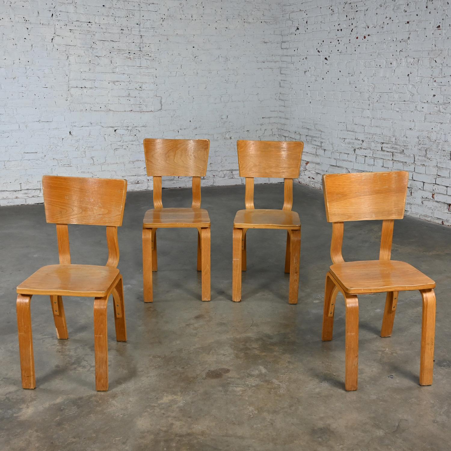 Ensemble de 4 chaises de salle à manger MCM Thonet #1216 en contreplaqué de chêne courbé, assise en selle, arc simple en vente 10