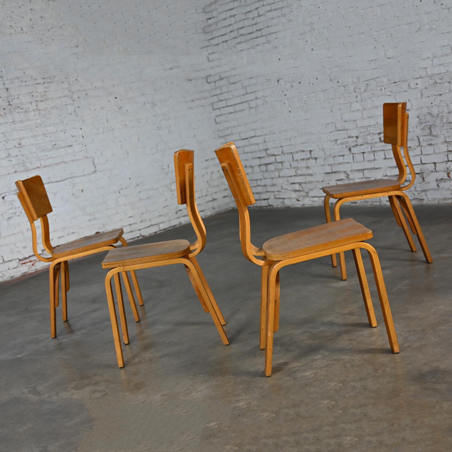 Ensemble de 4 chaises de salle à manger MCM Thonet #1216 en contreplaqué de chêne courbé, assise en selle, arc simple en vente 2