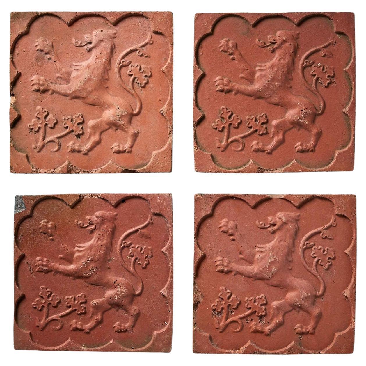 Ensemble de 4 carreaux de terre cuite de style médiéval en forme de lion rampant en vente