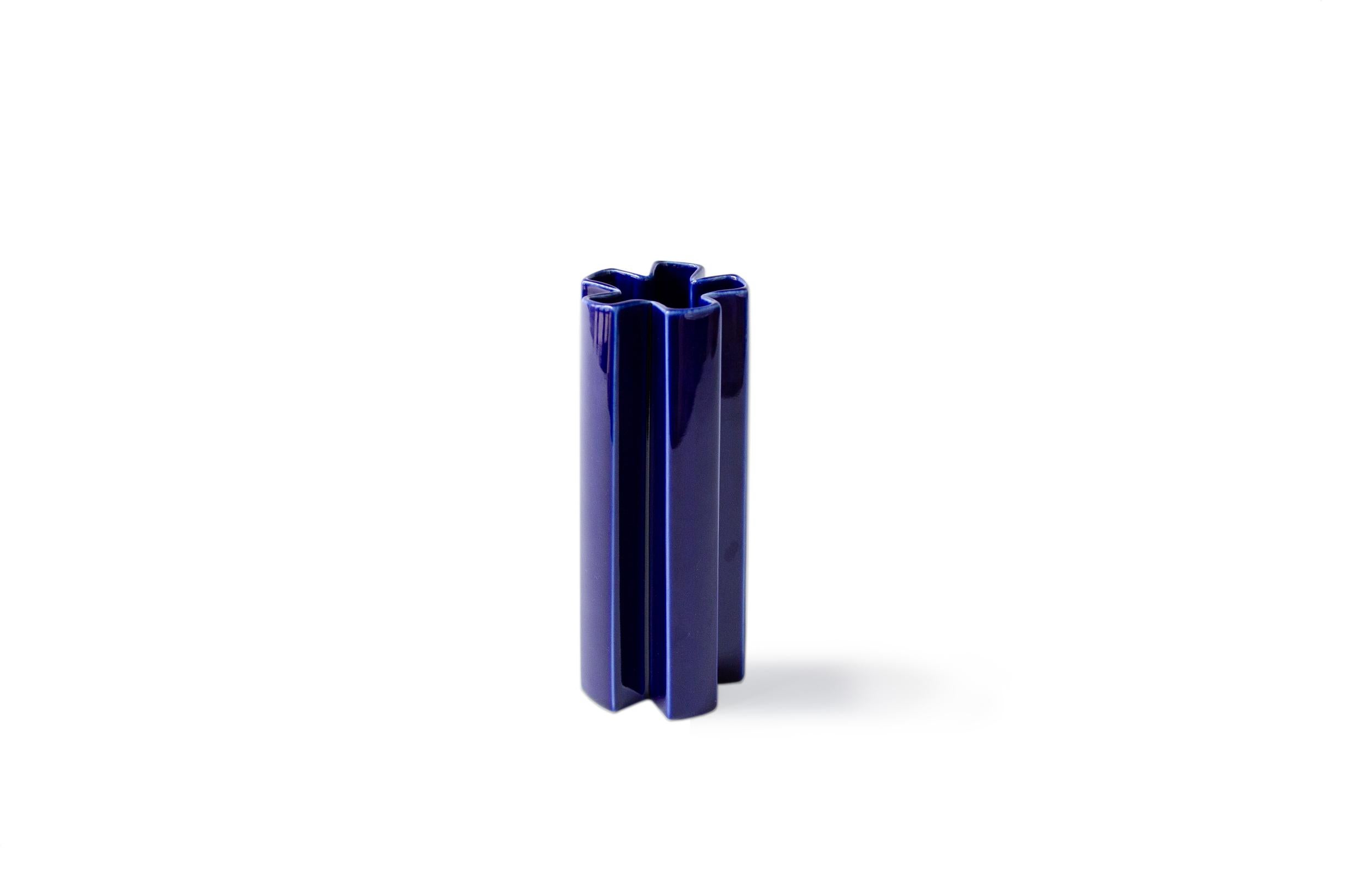 Post-Modern Set of 4 Medium Blue Ceramic KYO Star Vases by Mazo Design For Sale