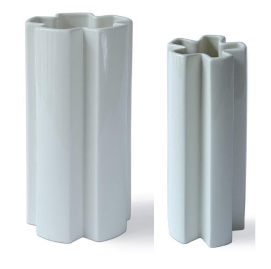 Danese Set di 4 vasi medi geometrici in ceramica KYO Star in bianco di Mazo Design in vendita
