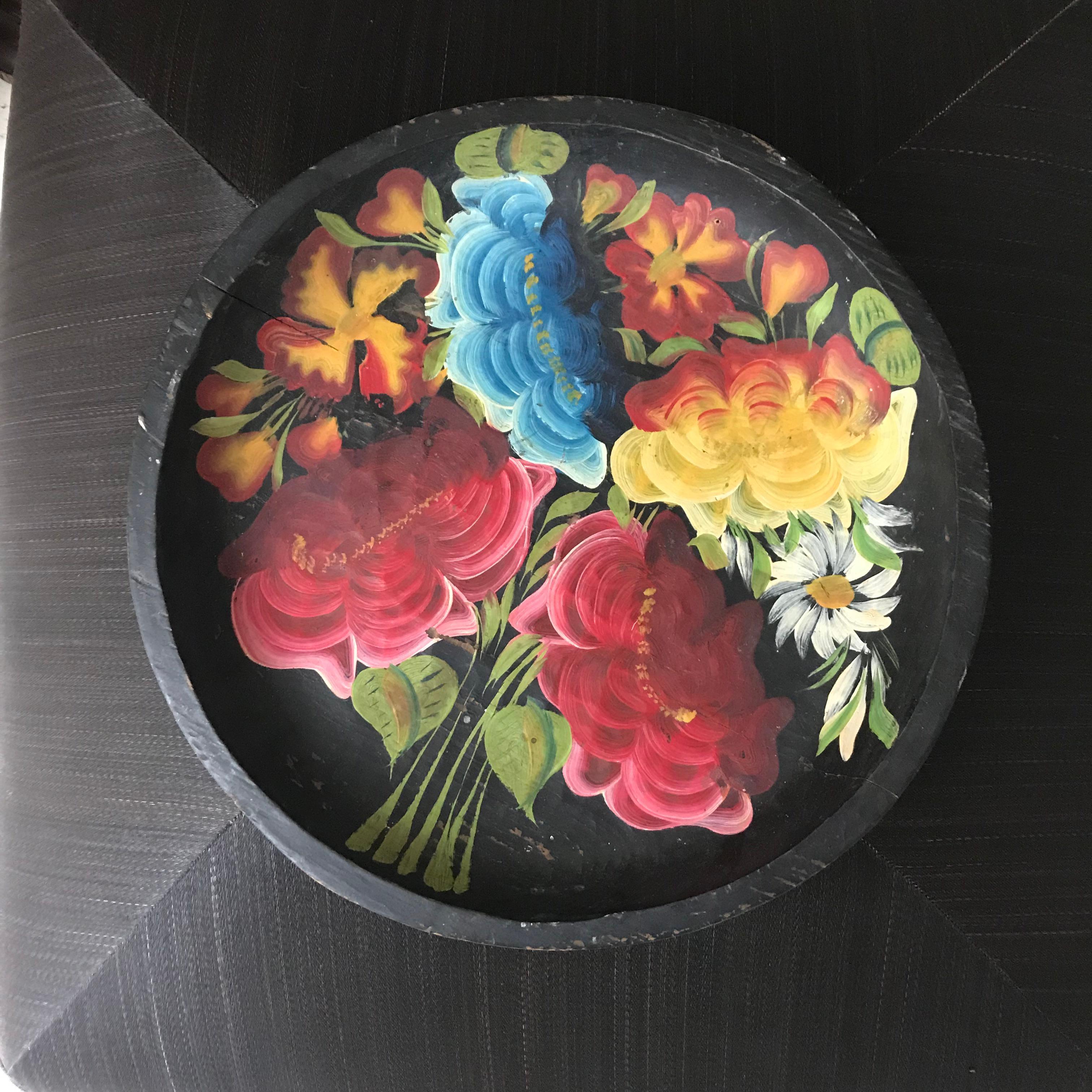 20th Century Set of 4 Mexican Wooden Plates with Hand-Painted Floral Design For Sale