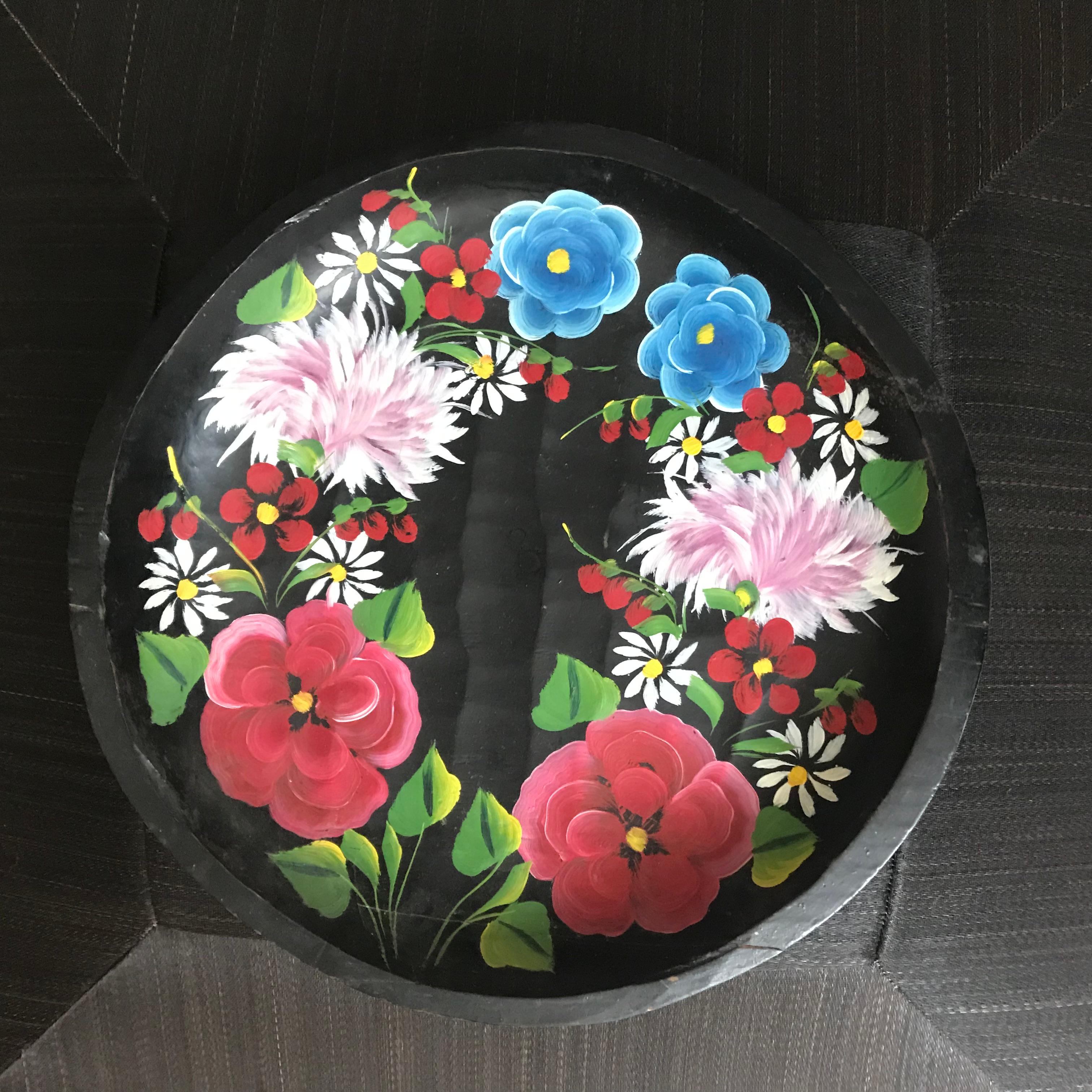 Set of 4 Mexican Wooden Plates with Hand-Painted Floral Design For Sale 4