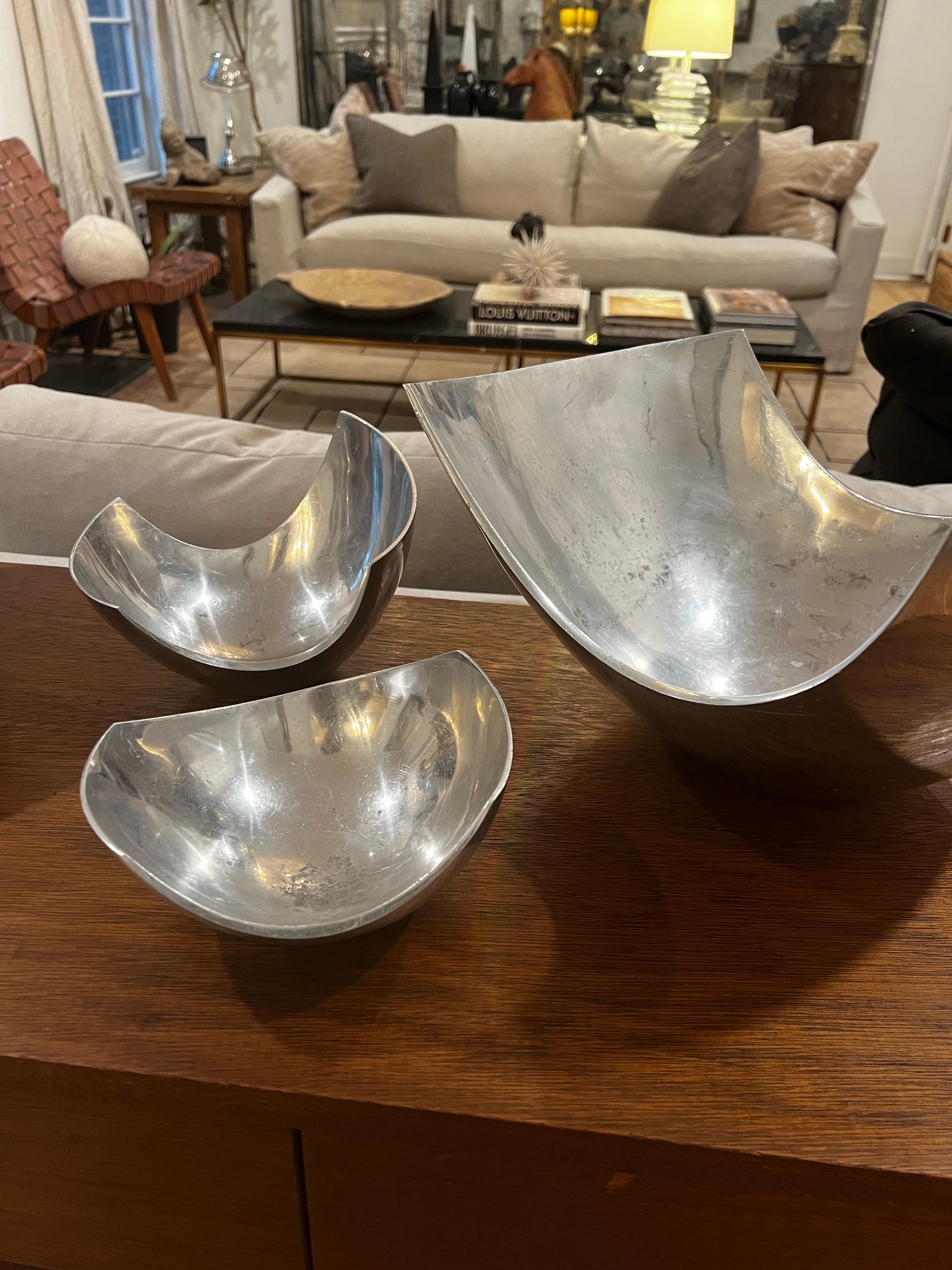 Set of Four Sculptural Serving Bowls by Michael Lax.
Modern Polished Aluminum.

All in unrestored vintage condition and would be excellent candidates for polishing.  

Two Larger Bowls and two smaller.