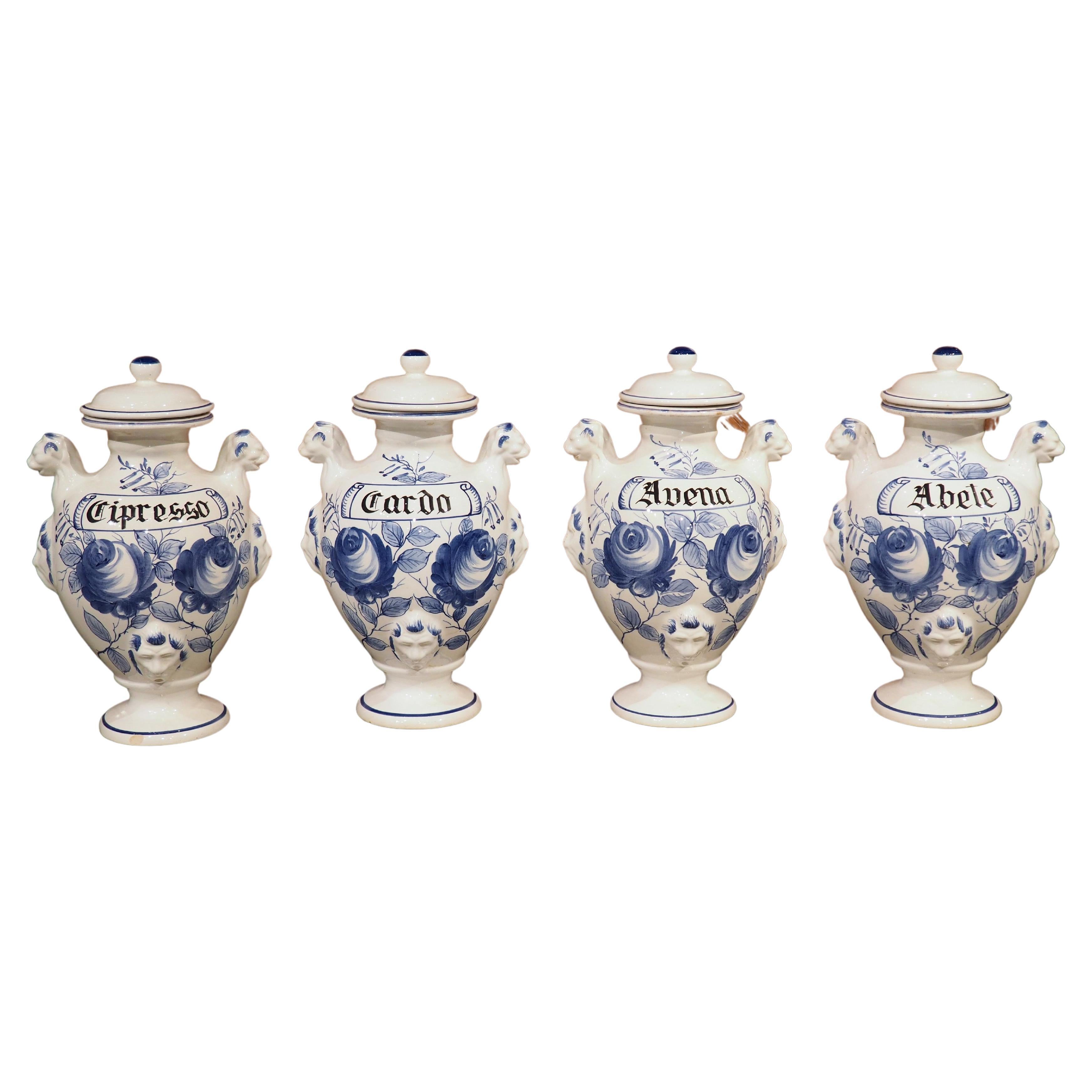 Set von 4 blau-weiß bemalten italienischen Apothekergefäßen aus Keramik aus der Mitte des 20. Jahrhunderts