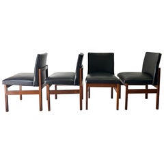 Set di 4 sedie da pranzo in teak massiccio in stile Mid-Century degli anni ’60, disegnate da Peter Hayward per Vanson