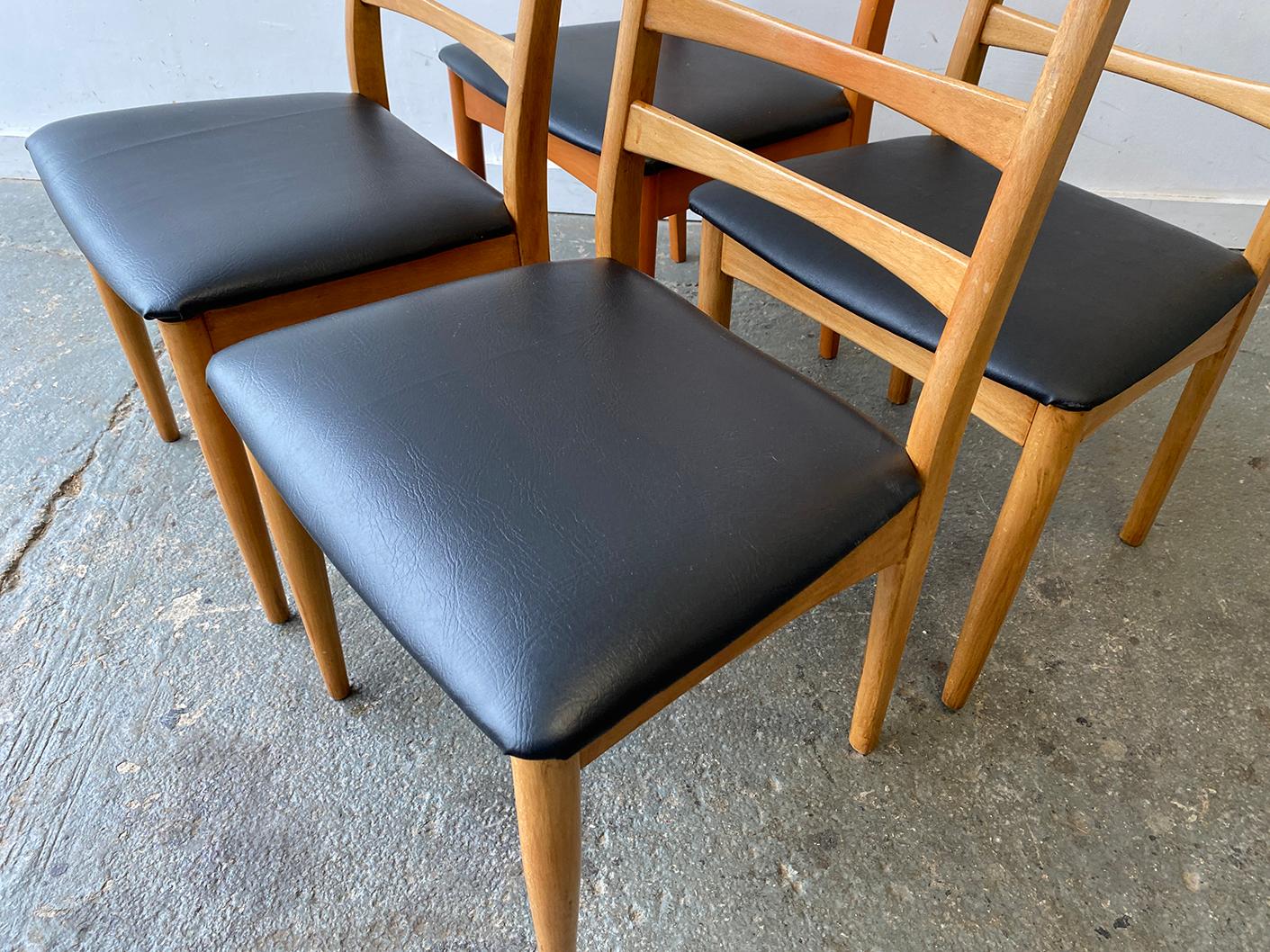 Set of 4 Mid-Century 1970’s dining chairs by Schreiber Furniture For Sale 1