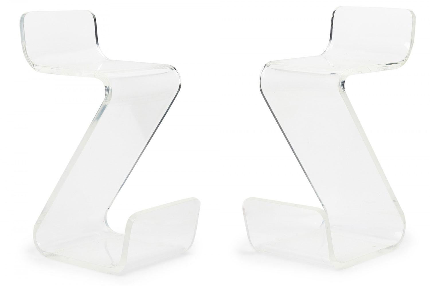 Set of 4 Mid-Century American Transparent Lucite Cantilever Barstools For Sale 9