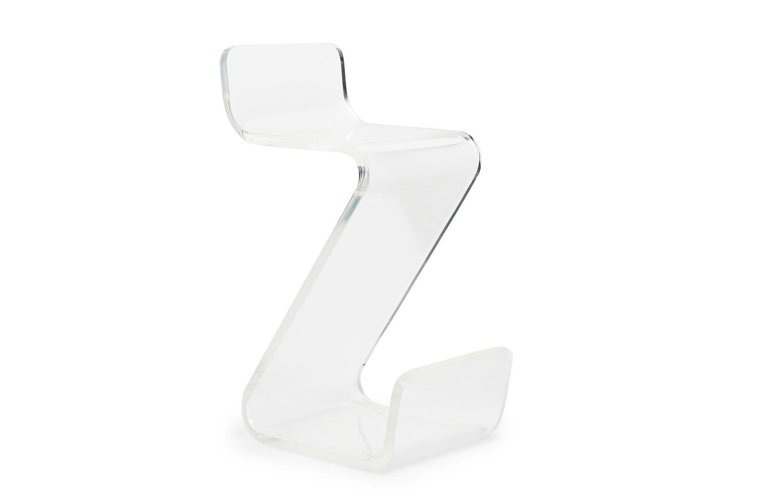 Set of 4 Mid-Century American Transparent Lucite Cantilever Barstools In Good Condition For Sale In Queens, NY