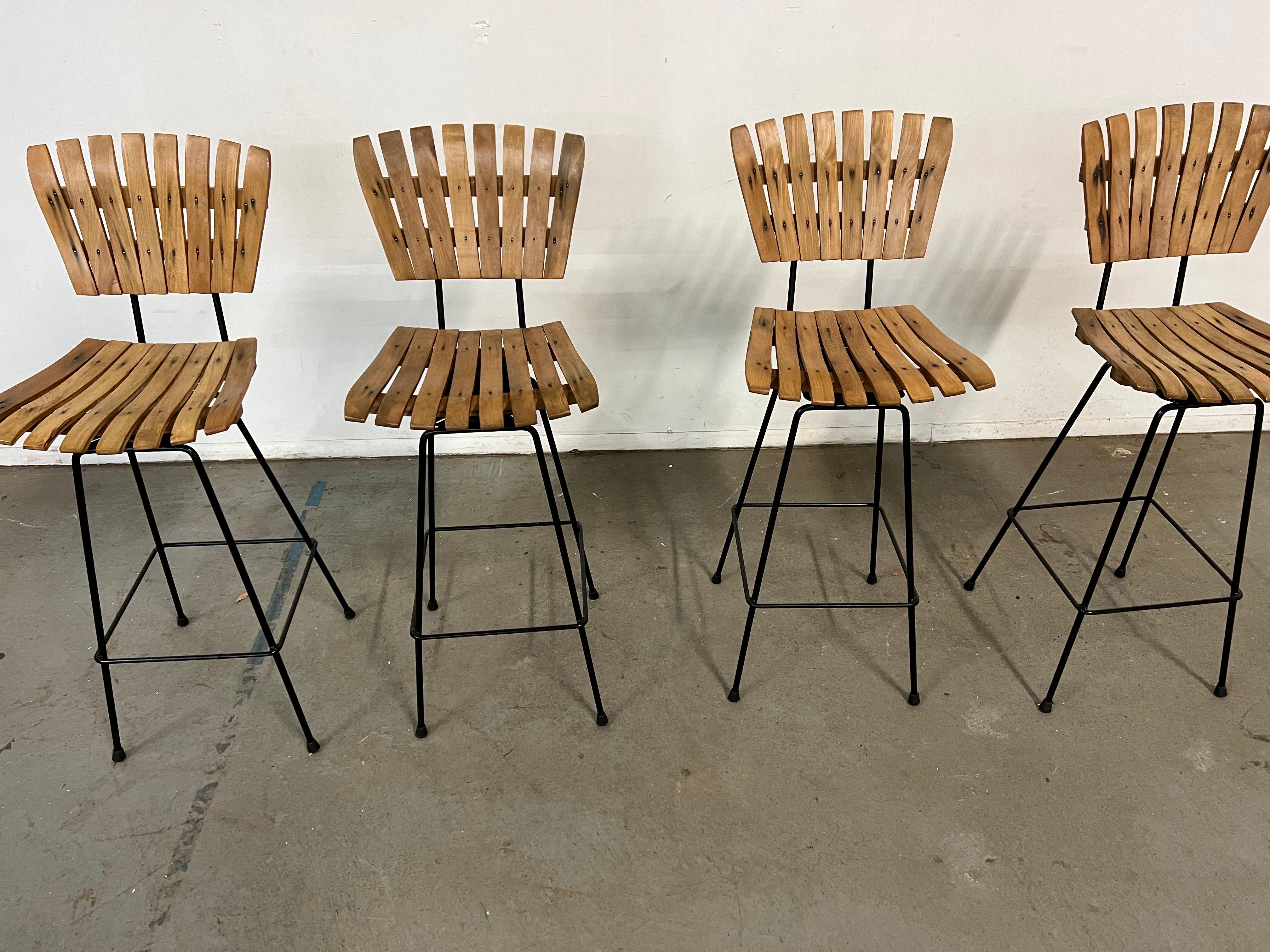  Set of 4 Mid-Century Arthur Umanoff Slat Style Bar Stools In Good Condition For Sale In Wilmington, DE