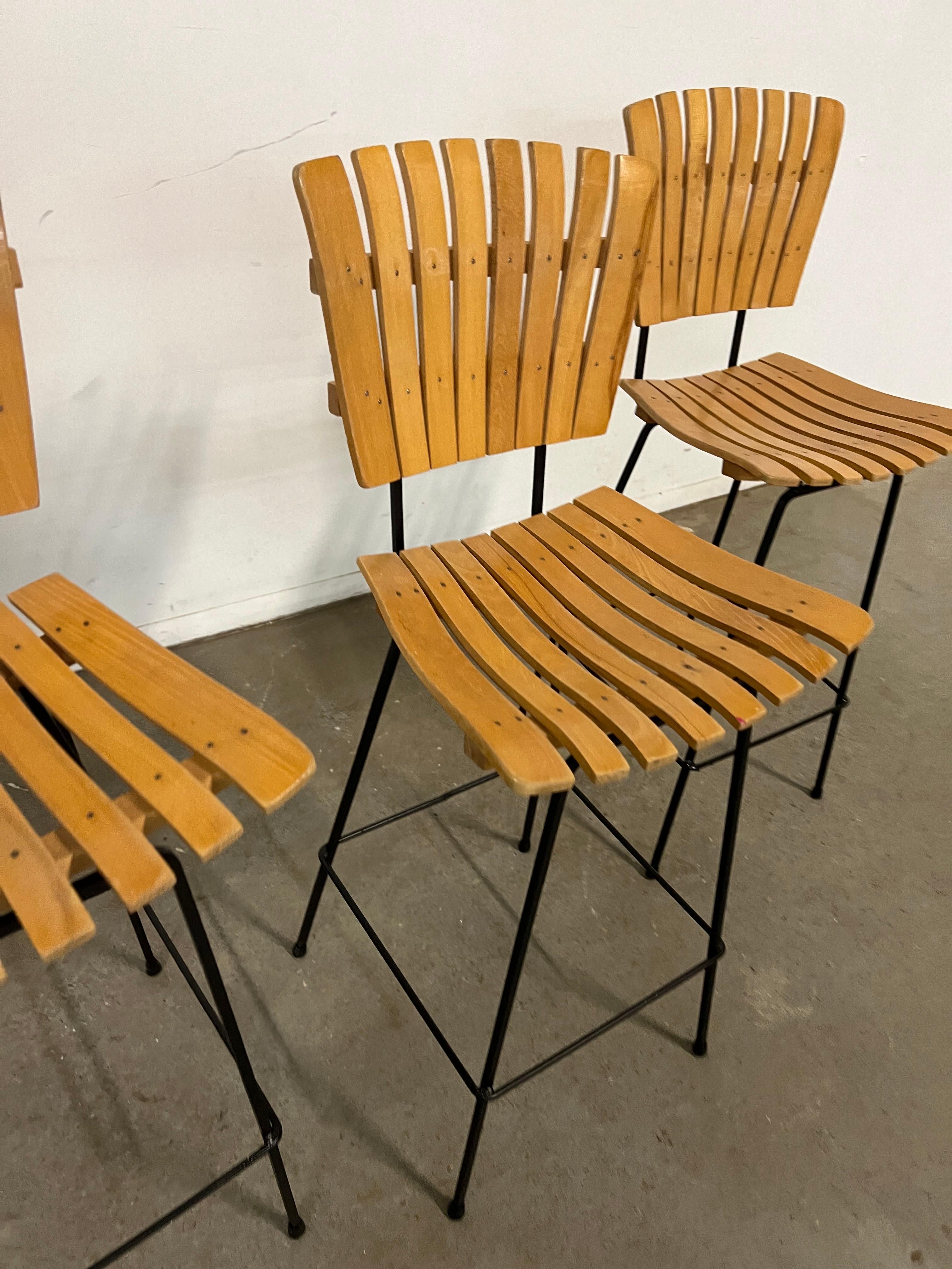 Set of 4 Mid-Century Arthur Umanoff Slat Style Bar Stools In Good Condition In Wilmington, DE