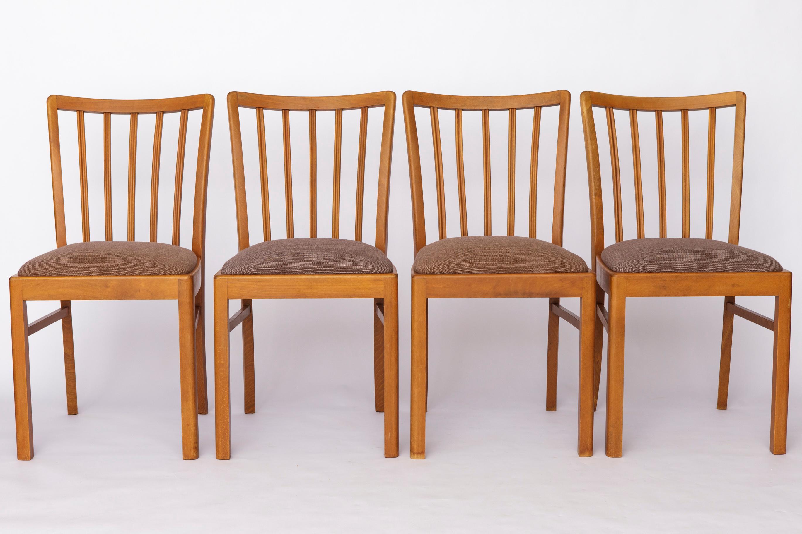 Vintage Chair from the 1950s–1960s
Manufacturer: Stöss, Germany
Price is for a set of 4. 

Sturdy solid beech wood frames.
Newly reupholstered with high-quality grey fabric.
Original manufacturer’s emblem on the back.

Dimensions:
• Width: 45 cm