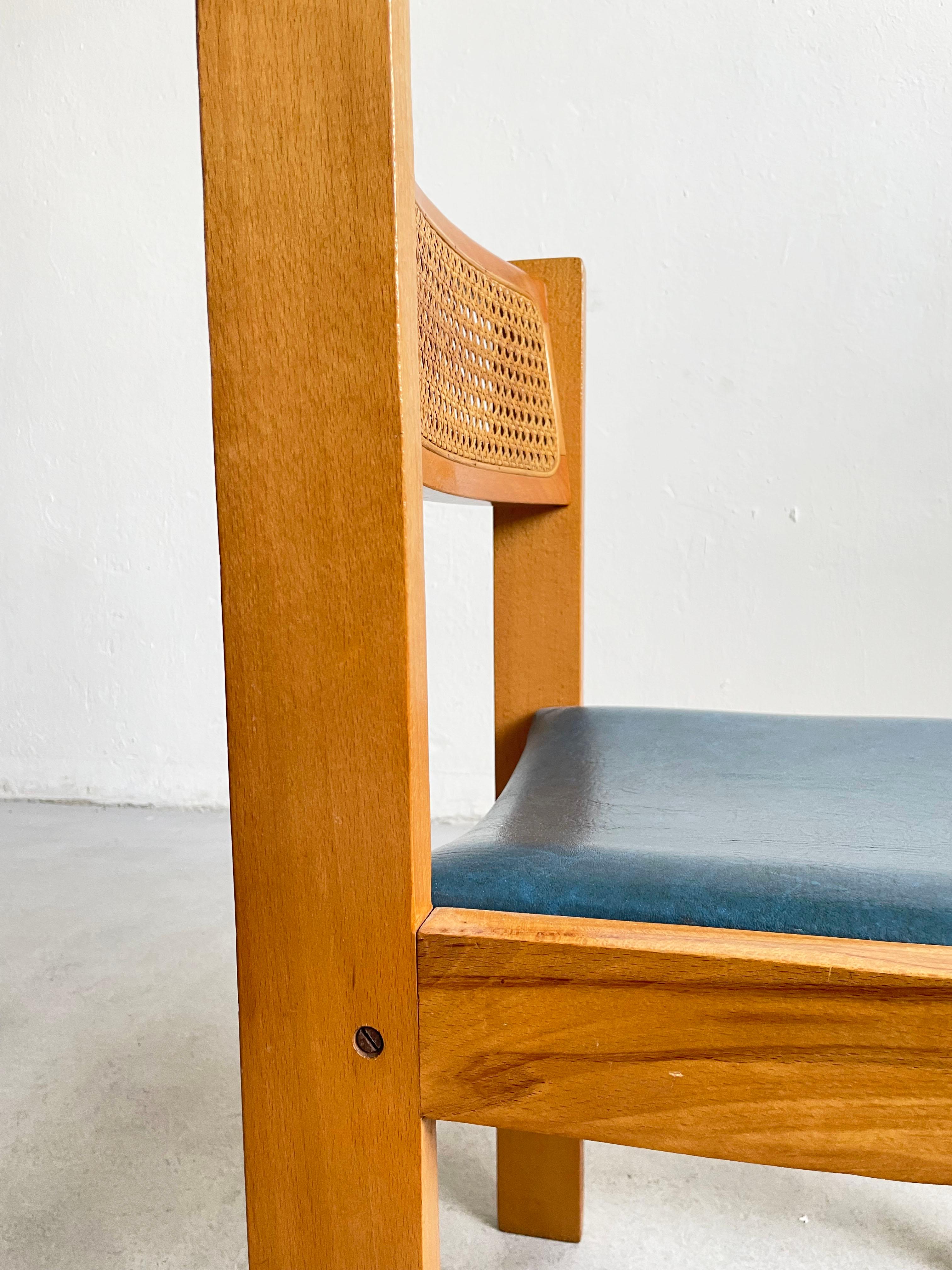 Satz von 4 Esszimmerstühlen aus Rattan und Vinylholz aus der Mitte des Jahrhunderts, 1960er-Jahre, 1970er-Jahre (Kunstleder) im Angebot