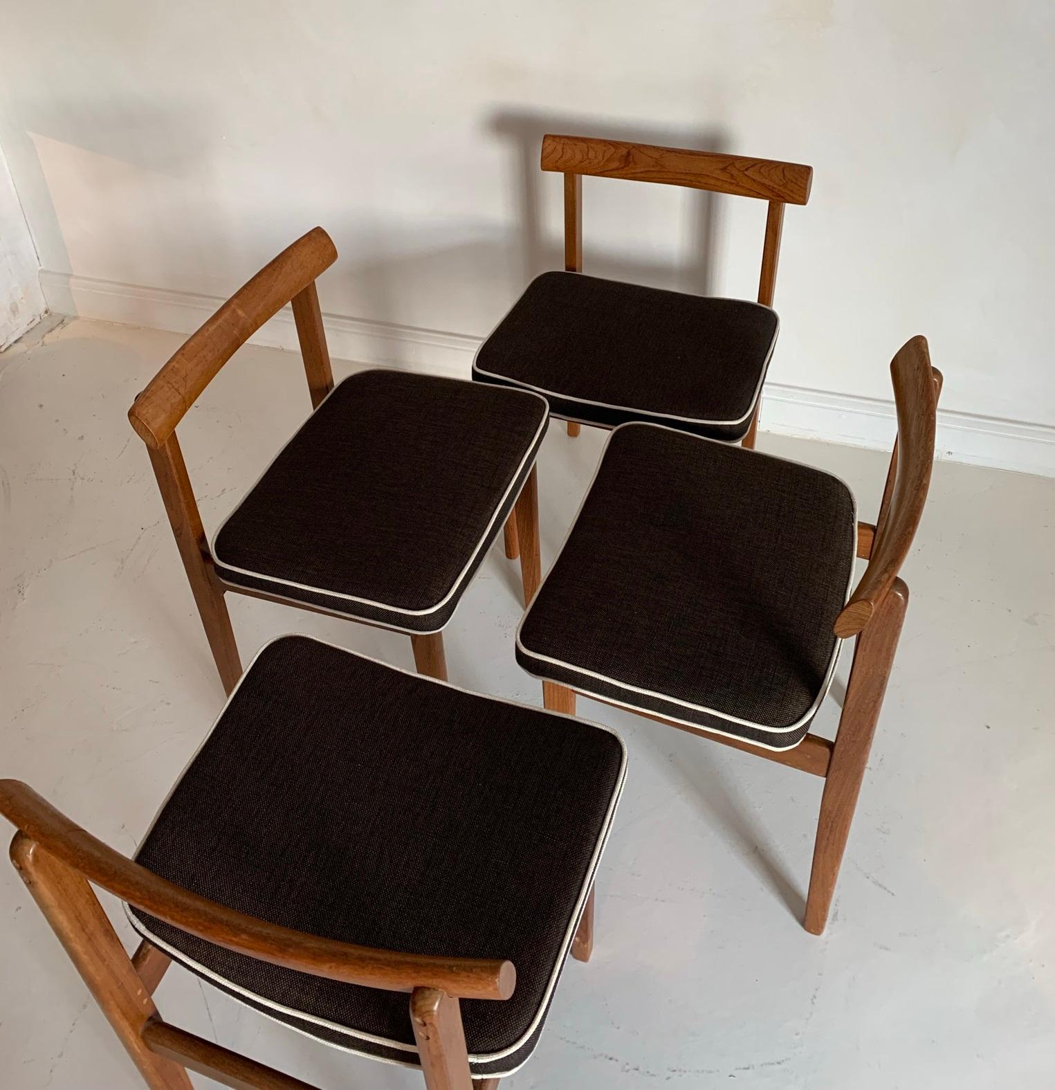 Set of 4 Mid Century Chairs For Sale 6