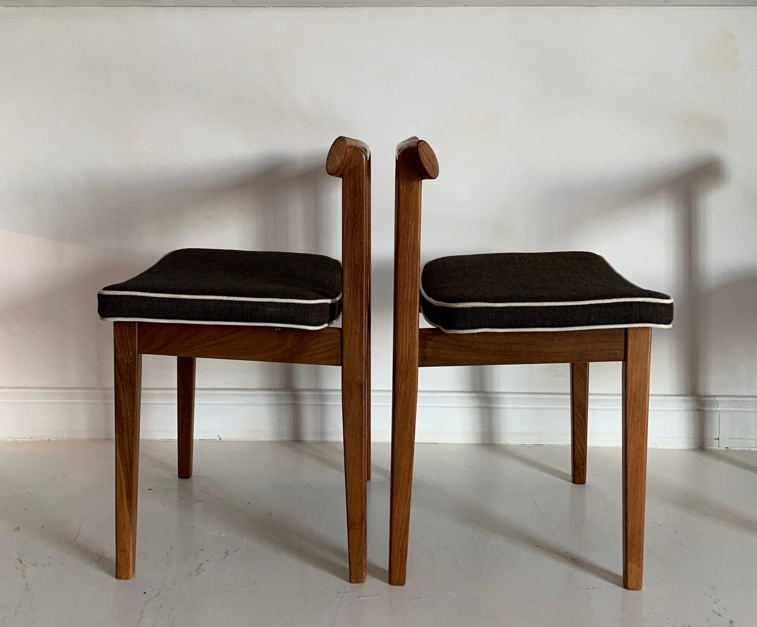 Set of 4 Mid Century Chairs In Good Condition For Sale In Vosselaar, BE