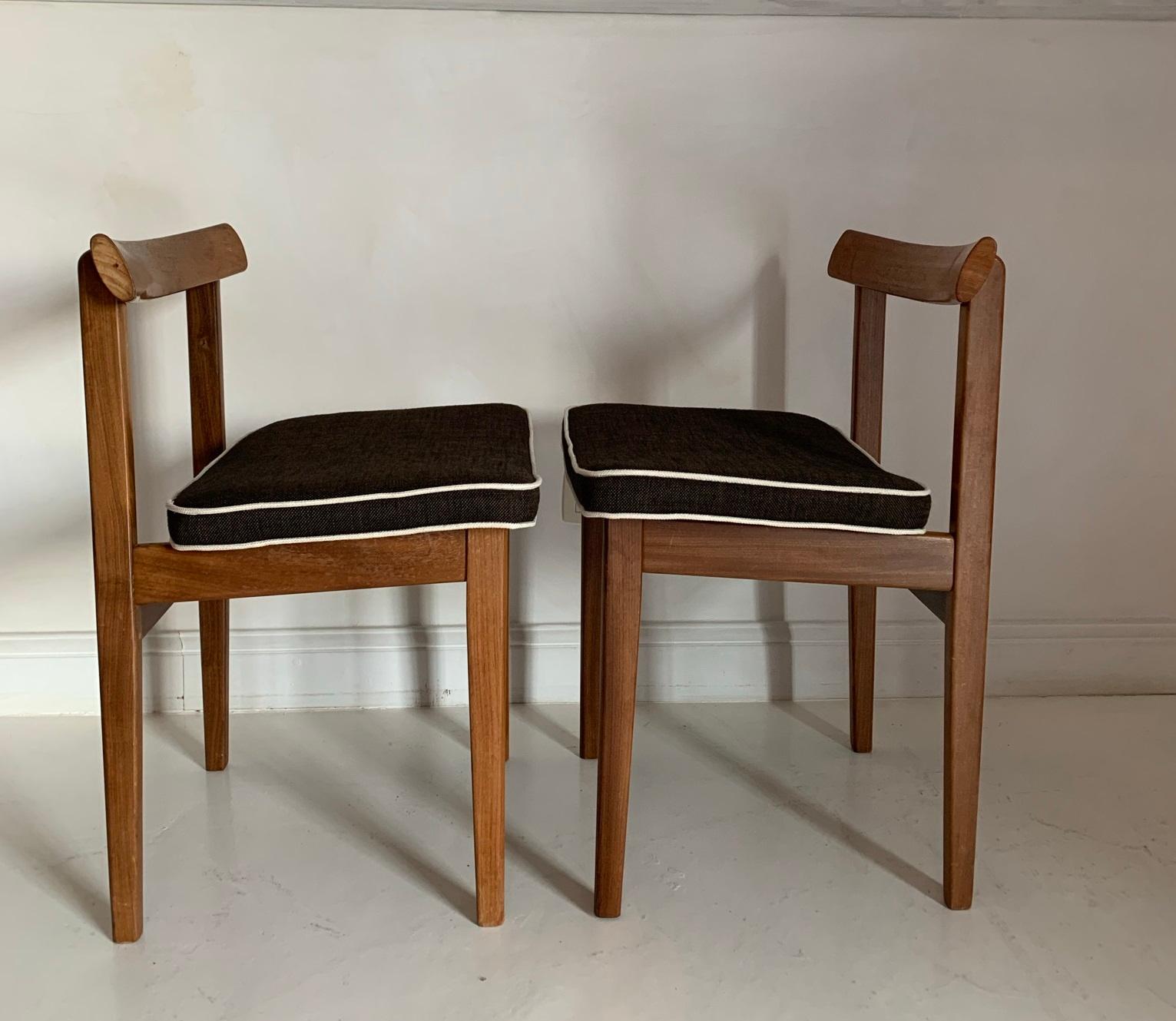 20th Century Set of 4 Mid Century Chairs For Sale