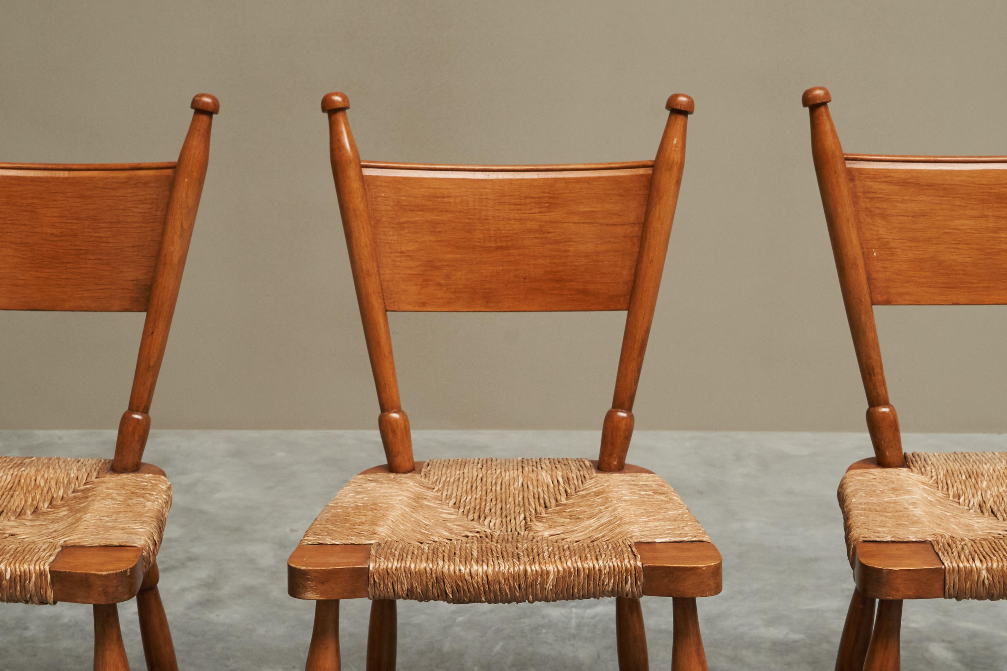 Mid-Century Modern Ensemble de 4 chaises du milieu du siècle en chêne massif et paille années 1950 en vente