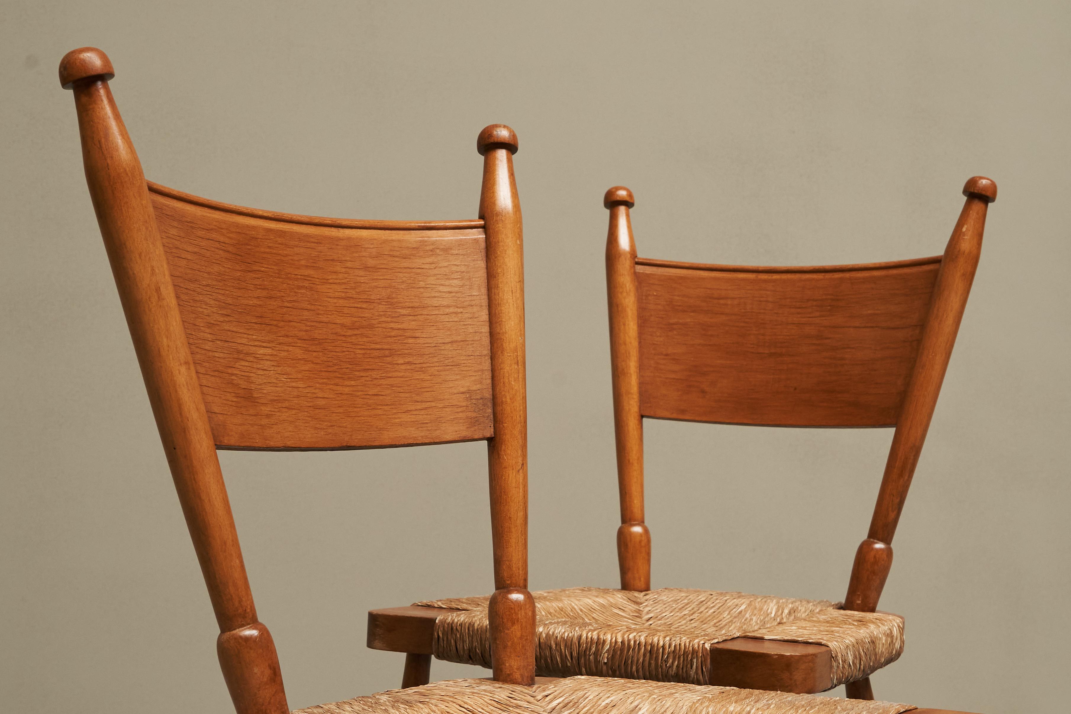 20ième siècle Ensemble de 4 chaises du milieu du siècle en chêne massif et paille années 1950 en vente