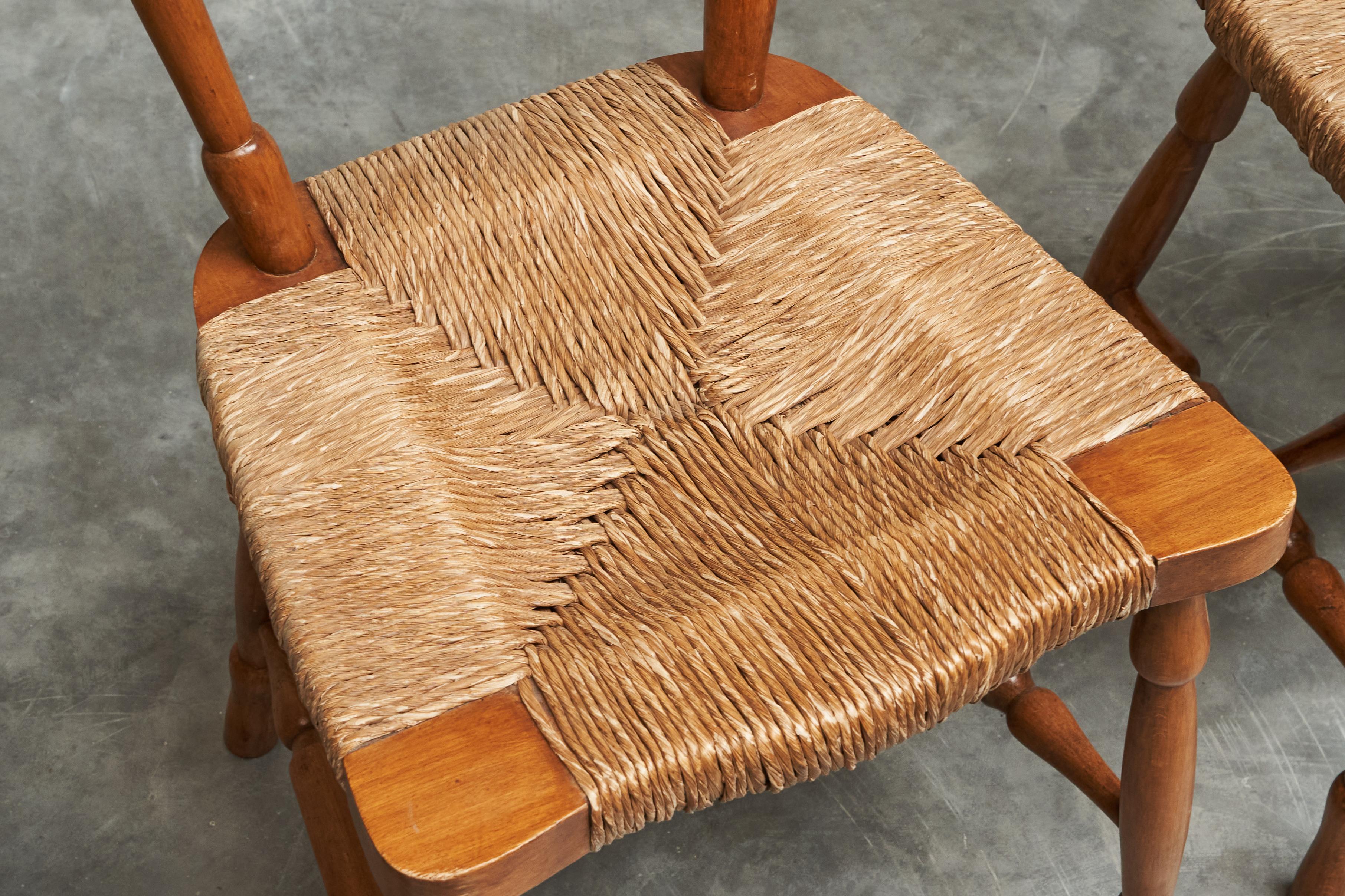 Ensemble de 4 chaises du milieu du siècle en chêne massif et paille années 1950 en vente 1
