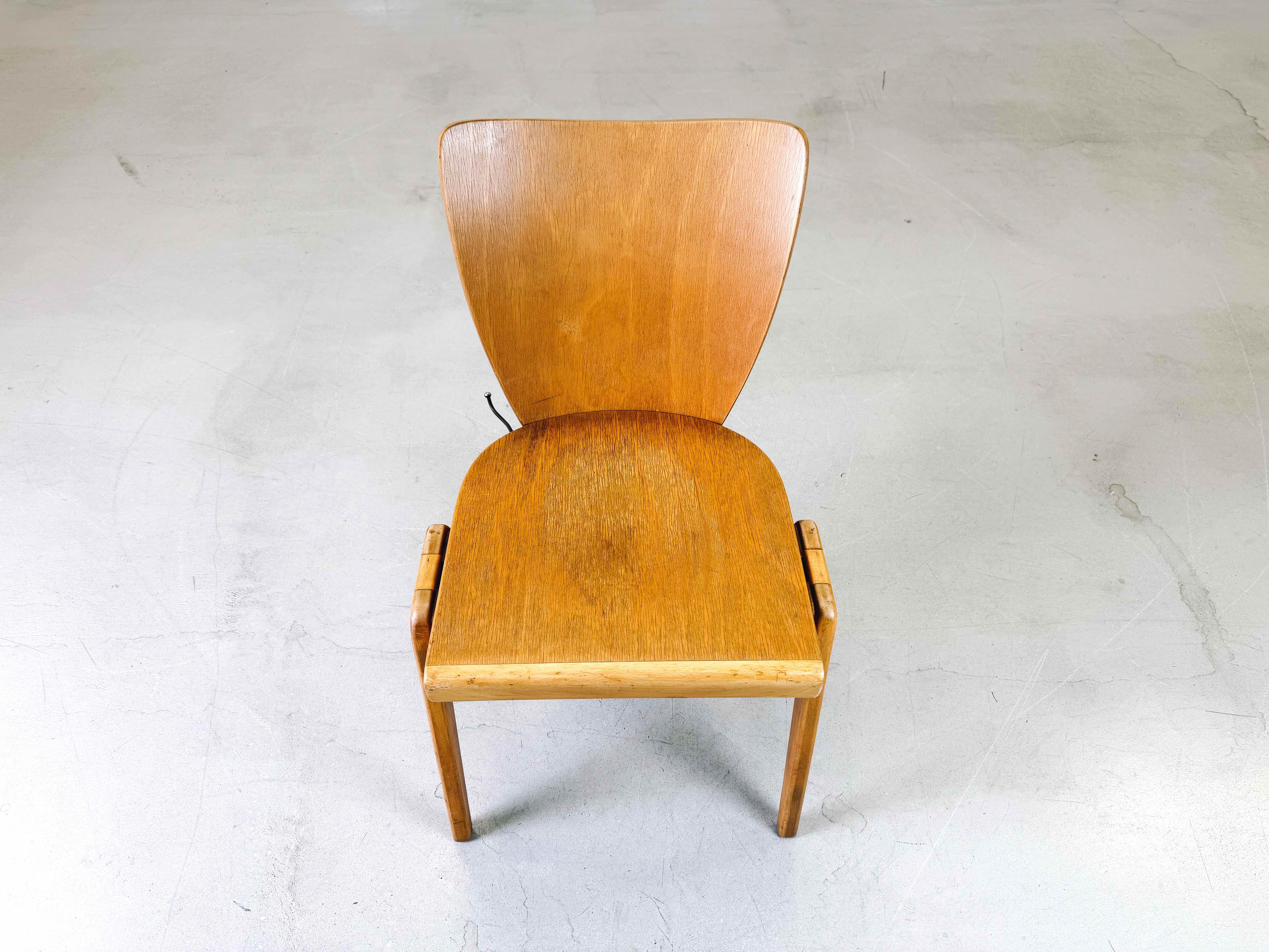 Set di 4 sedie Mid Century Sedia impilabile vintage in faggio Kadeder in vendita 5