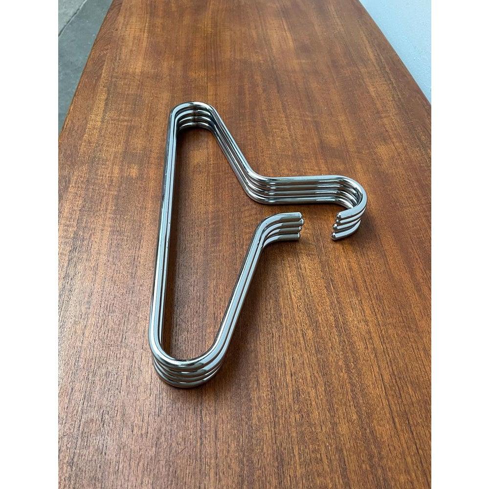 Metallo Set di 4 appendiabiti cromati di metà secolo attribuiti a Carl Auböck, anni '60 in vendita