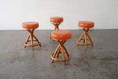 Satz von 4 Mid Century Coastal Rattan Tiki Counter Hocker Attrib Paul Frankl