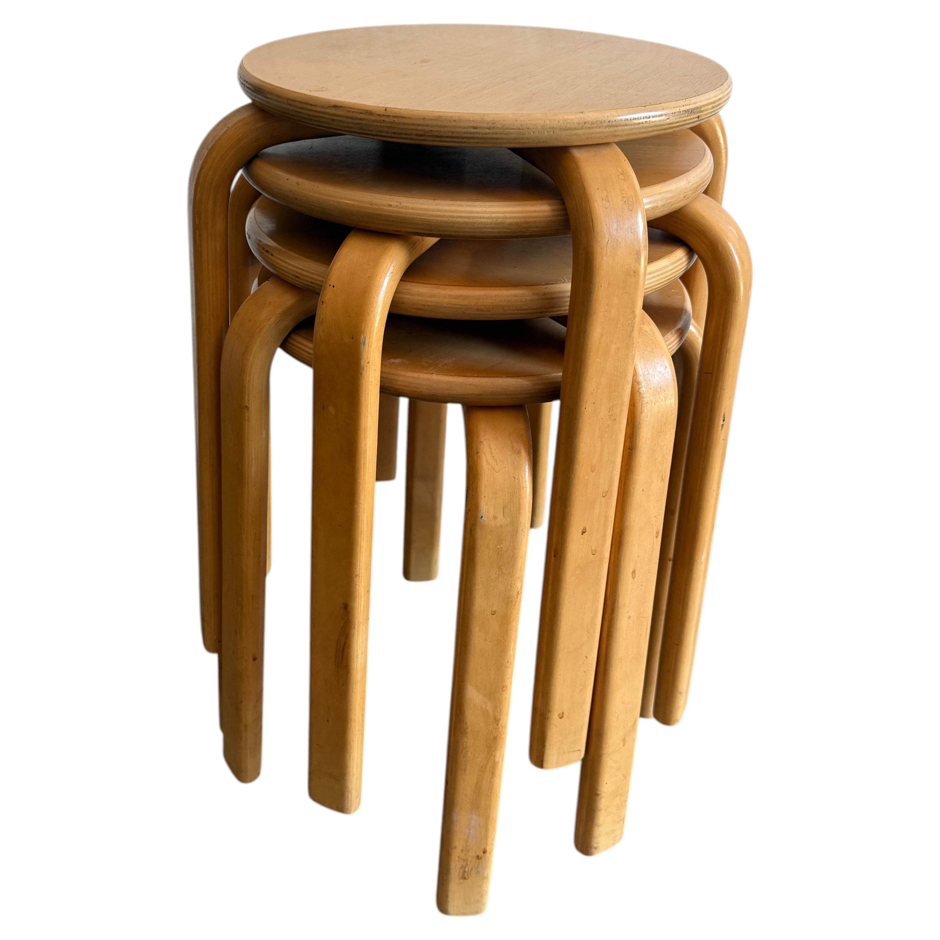 Set di 4 sgabelli o tavolini impilabili in betulla Bentwood danese in stile Mid-Century