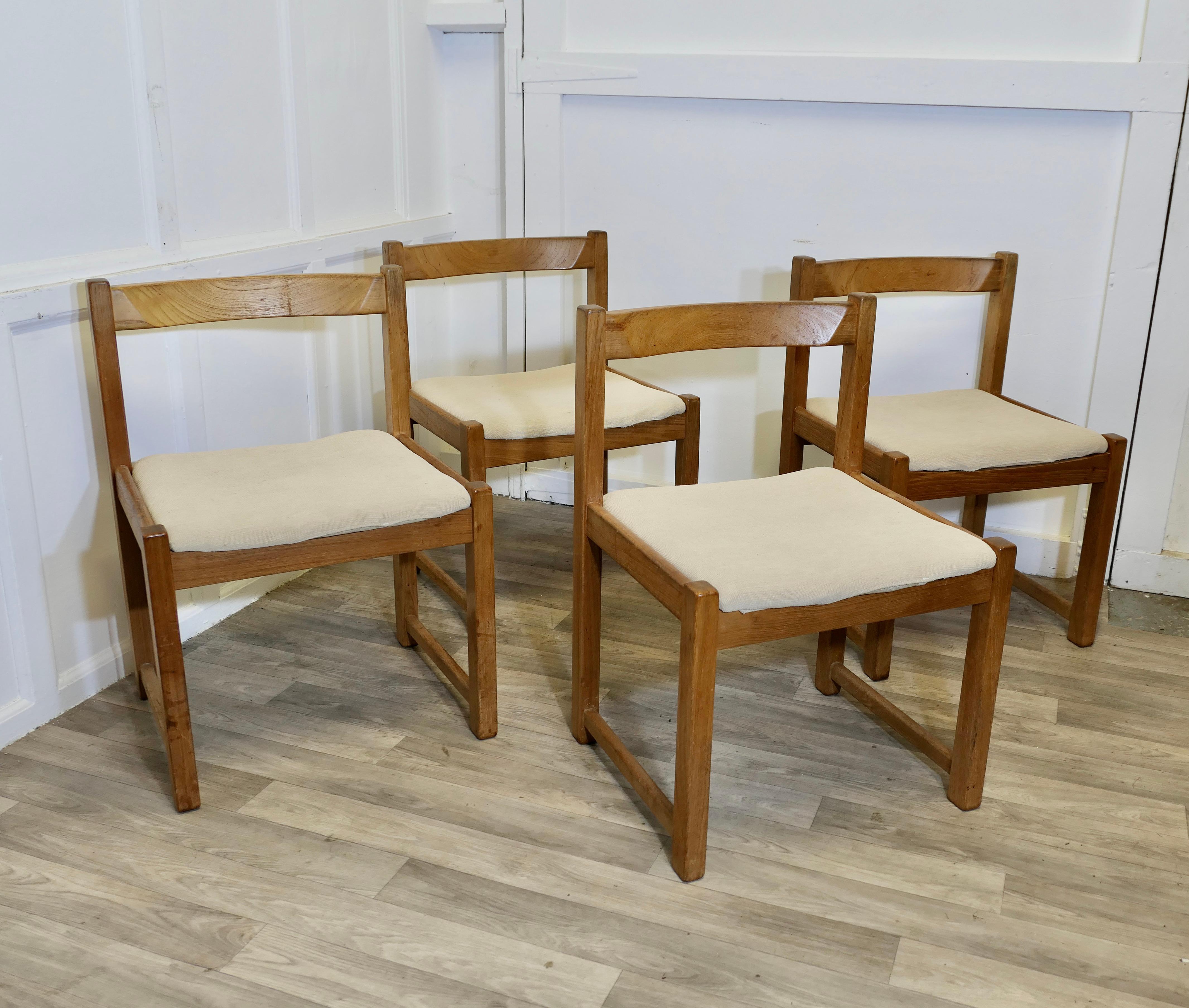 Set di 4 sedie da pranzo a cubo danesi del Medioevo In condizioni buone in vendita a Godshill, Isle of Wight