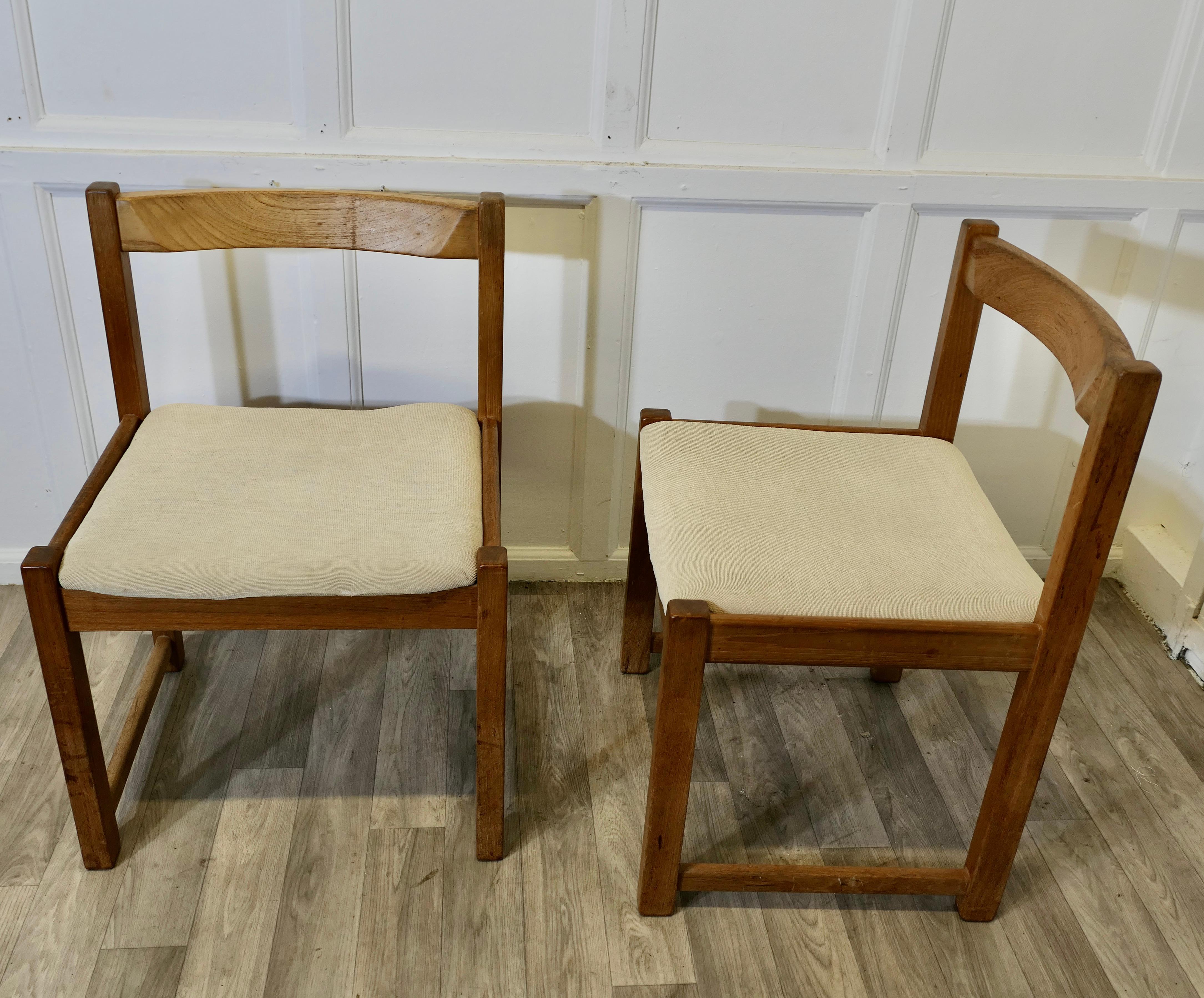 Olmo Set di 4 sedie da pranzo a cubo danesi del Medioevo in vendita