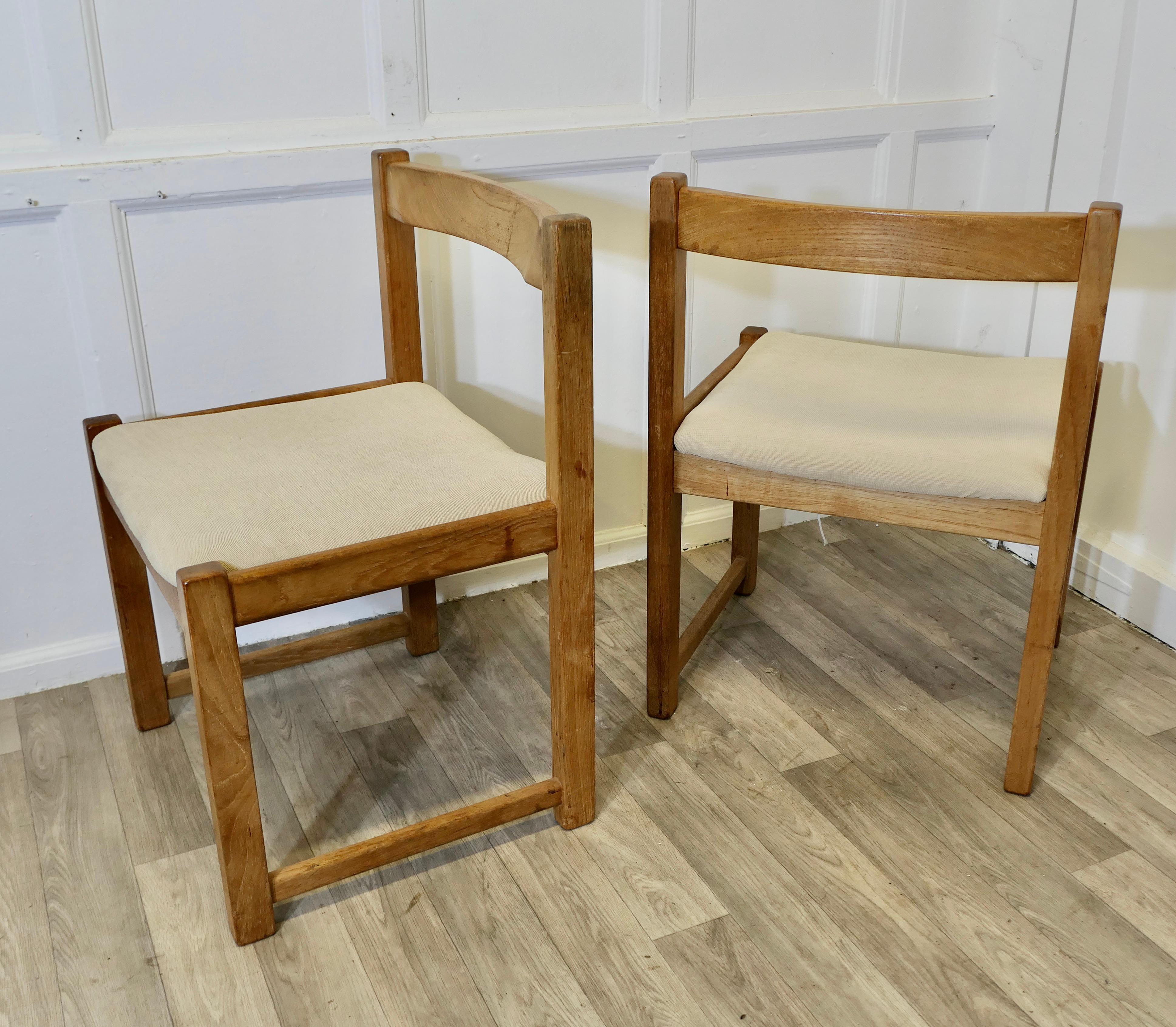 Set di 4 sedie da pranzo a cubo danesi del Medioevo in vendita 2