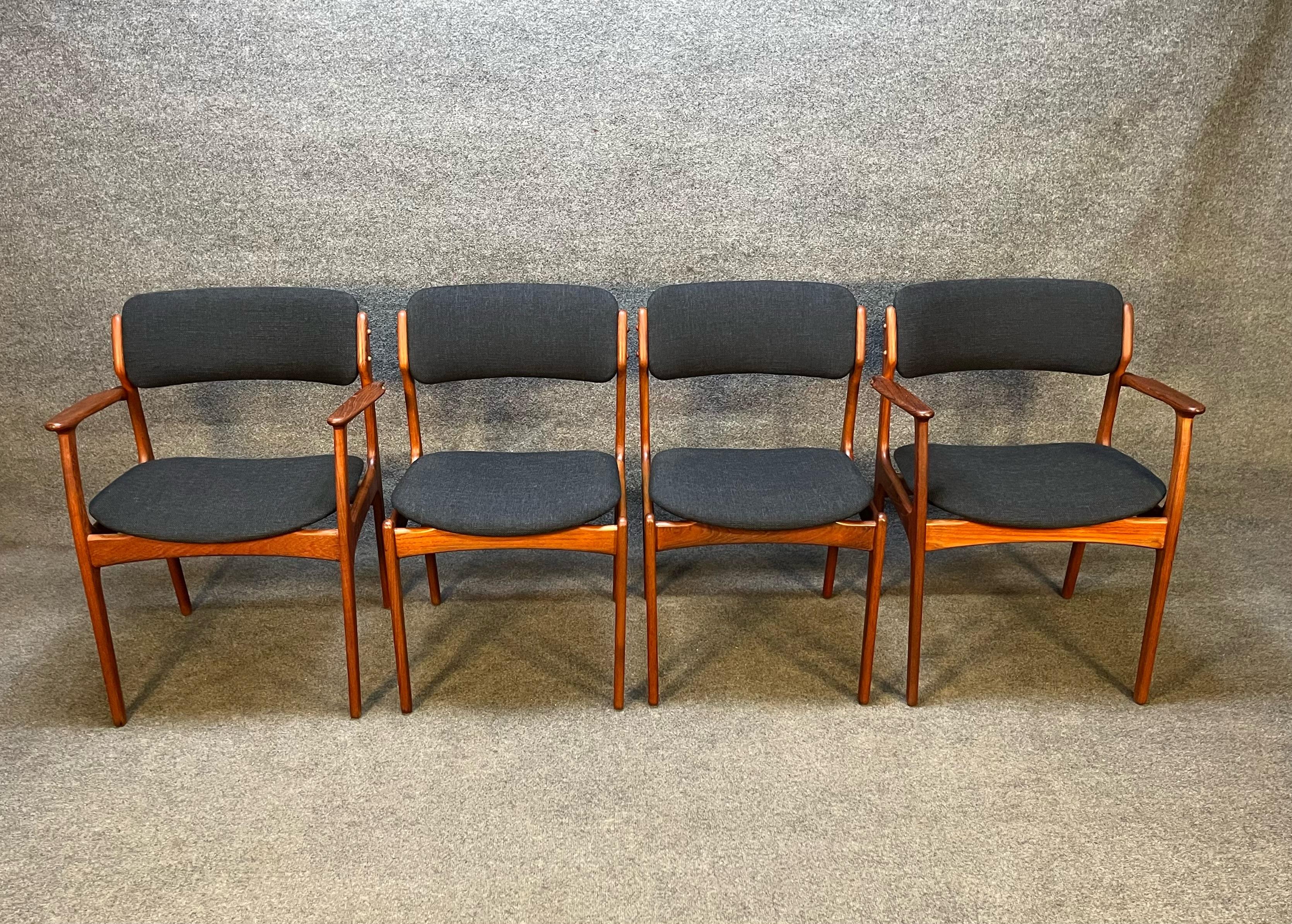 Satz von 4 modernen dänischen Esszimmerstühlen aus der Mitte des Jahrhunderts von Erik Buch-Modell 49/50 (Skandinavische Moderne) im Angebot
