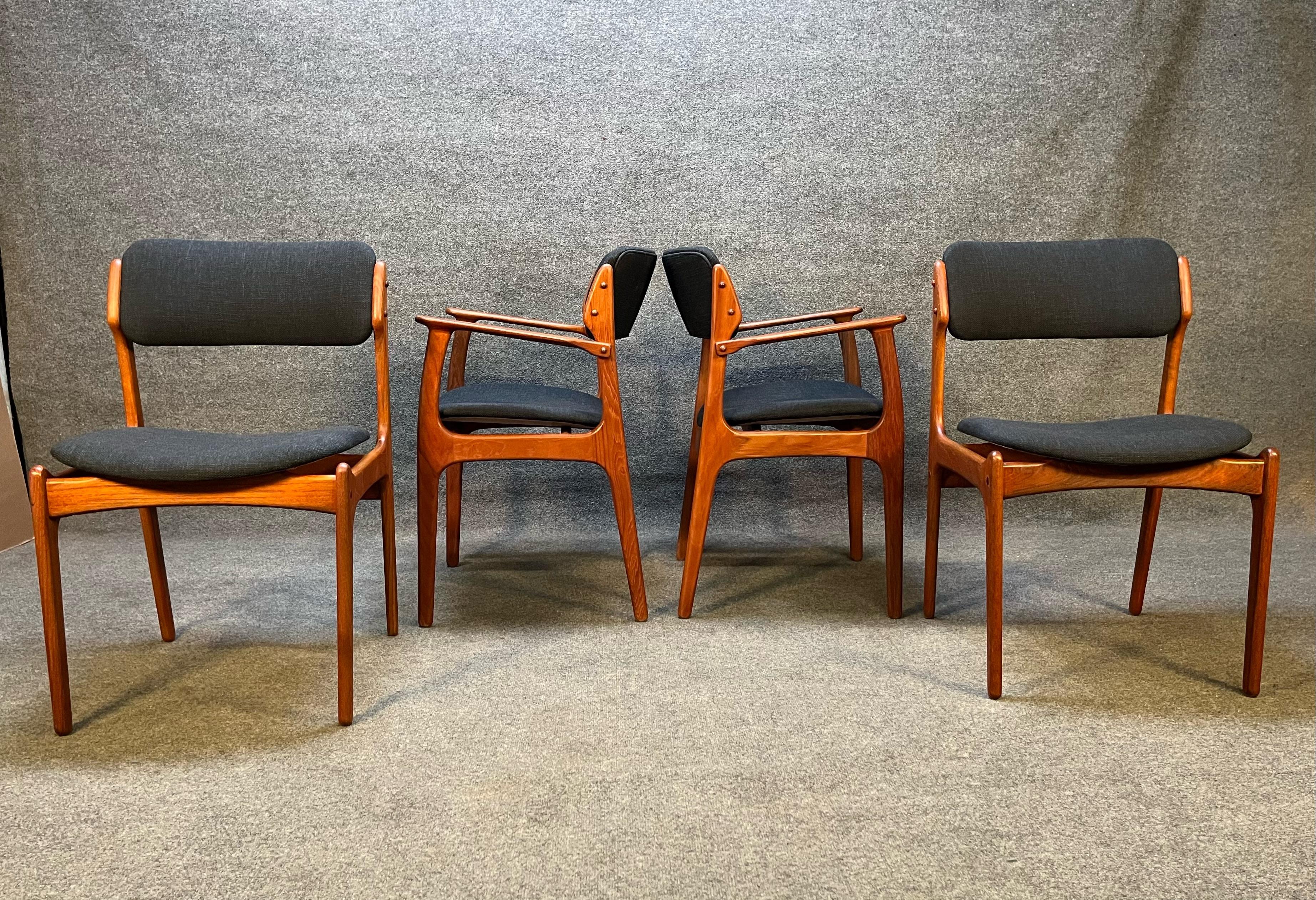 Danois Ensemble de 4 chaises de salle à manger modernes danoises du milieu du siècle par Erik Buch-Modèle 49/50 en vente