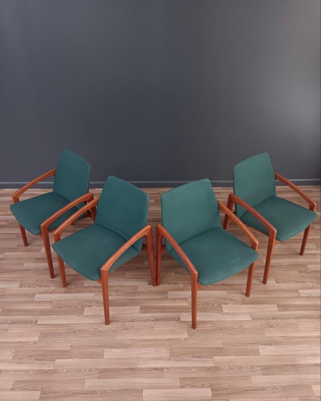 Mid-Century Modern Ensemble de 4 chaises de salle à manger modernes danoises du milieu du siècle par Kai Kristiansen en vente