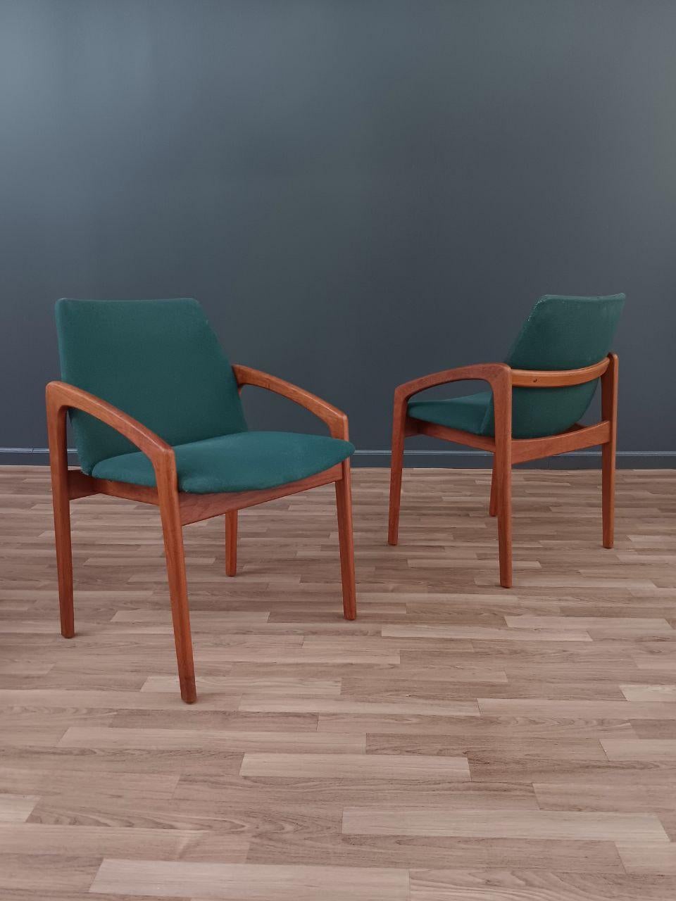 Milieu du XXe siècle Ensemble de 4 chaises de salle à manger modernes danoises du milieu du siècle par Kai Kristiansen en vente