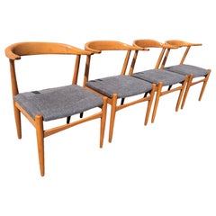 Juego de 4 sillas de comedor modernas danesas de mediados de siglo