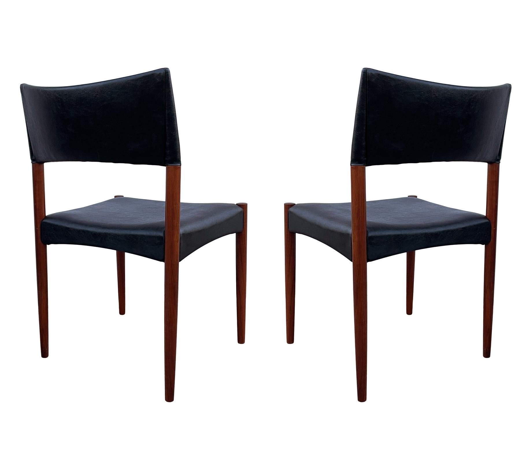 Set of 4 Mid Century Danish Modern Dining Chairs in Teak by Villy Schou Andersen In Good Condition For Sale In Philadelphia, PA