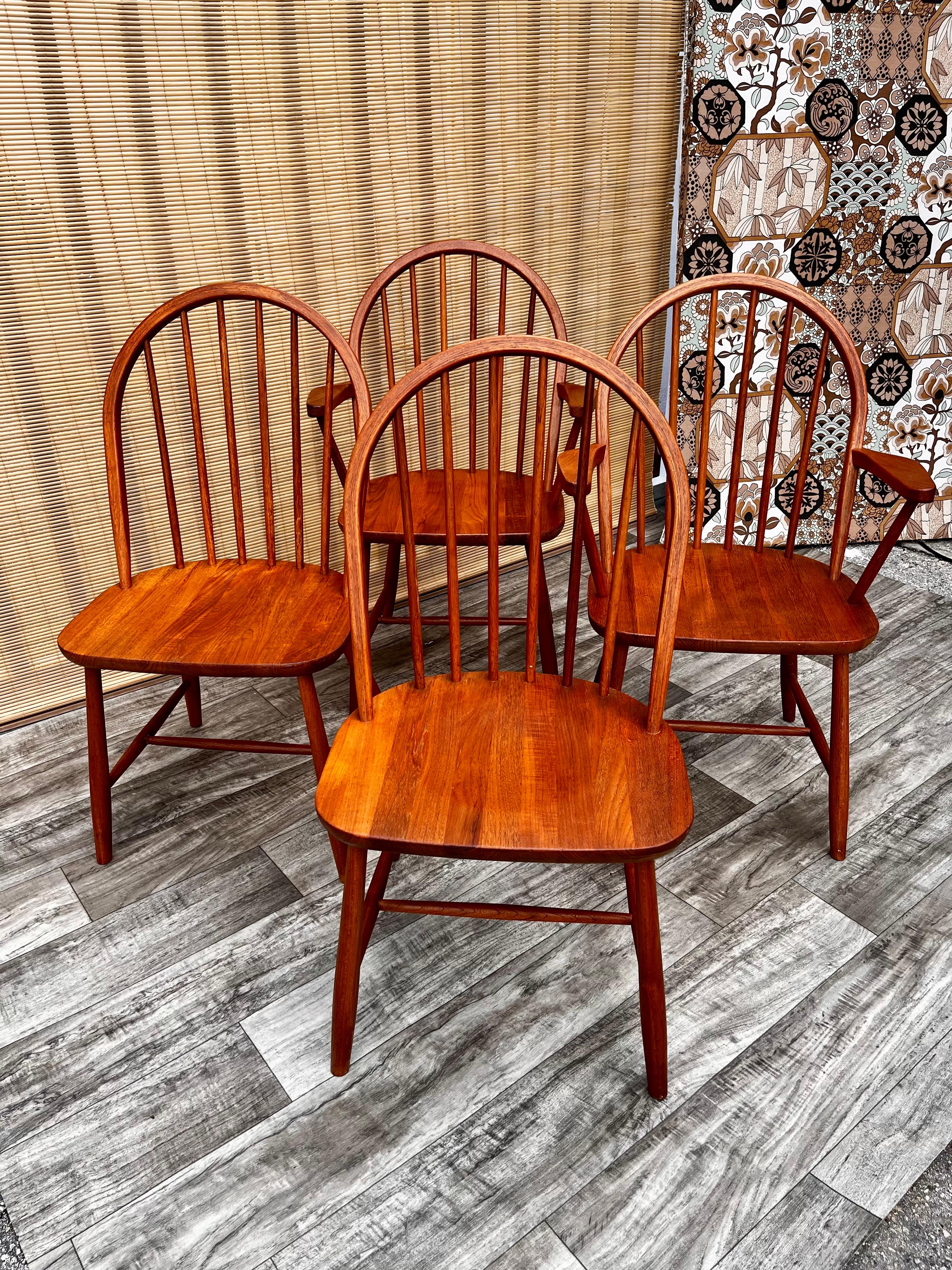 Set of 4 Mid Century Danish Modern Dining Chairs Attributed to Erik Ole Jørgensen for Tarm Stole Mobelfabrik. Manufactured in 1985
Two Captain Chairs and two Side chairs 
Feature a sleek Mid-Century Modern Scandinavian design with hooped backs
