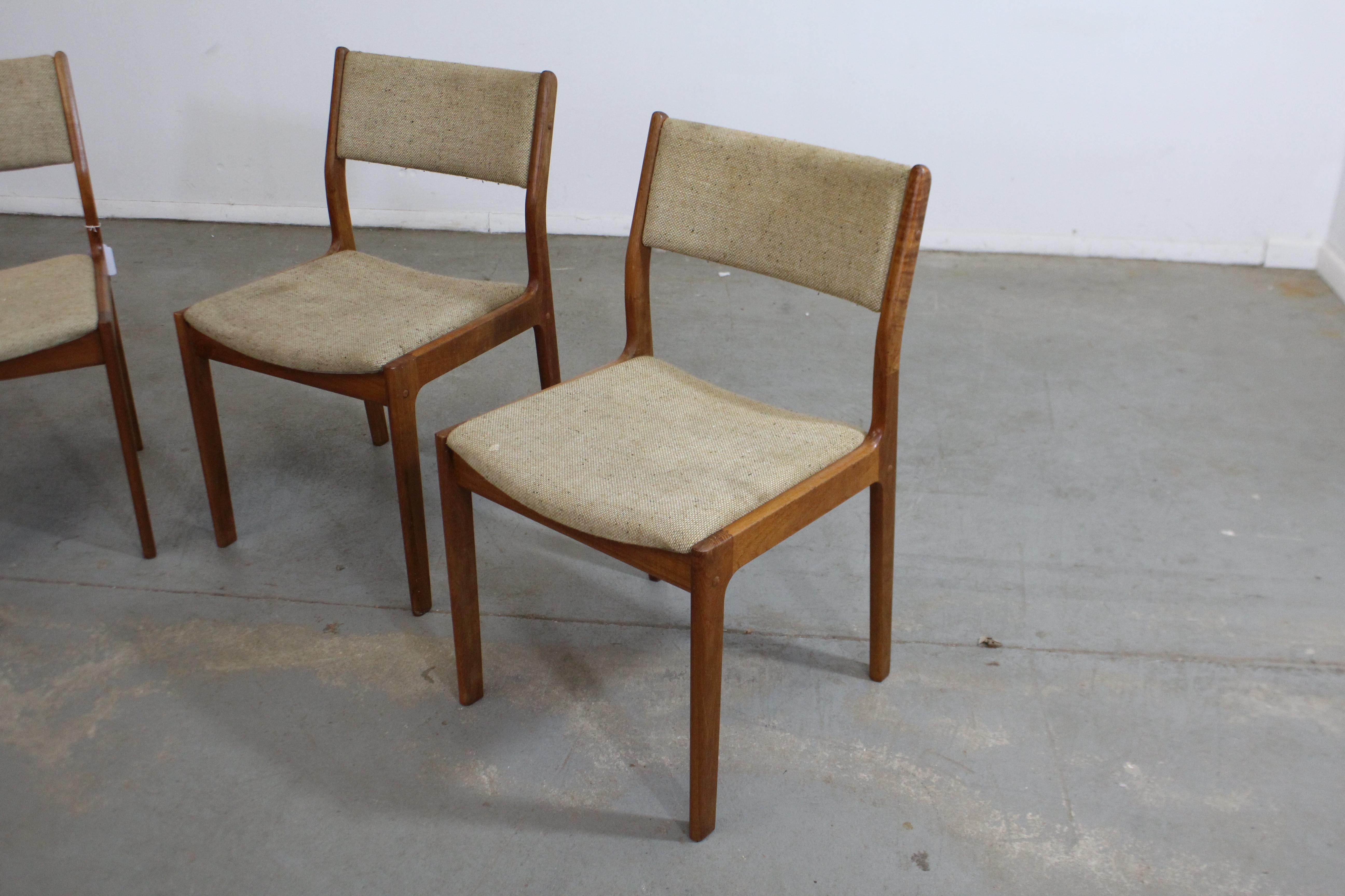 Set of 4 Midcentury Danish Modern Teak Dining Chairs 4