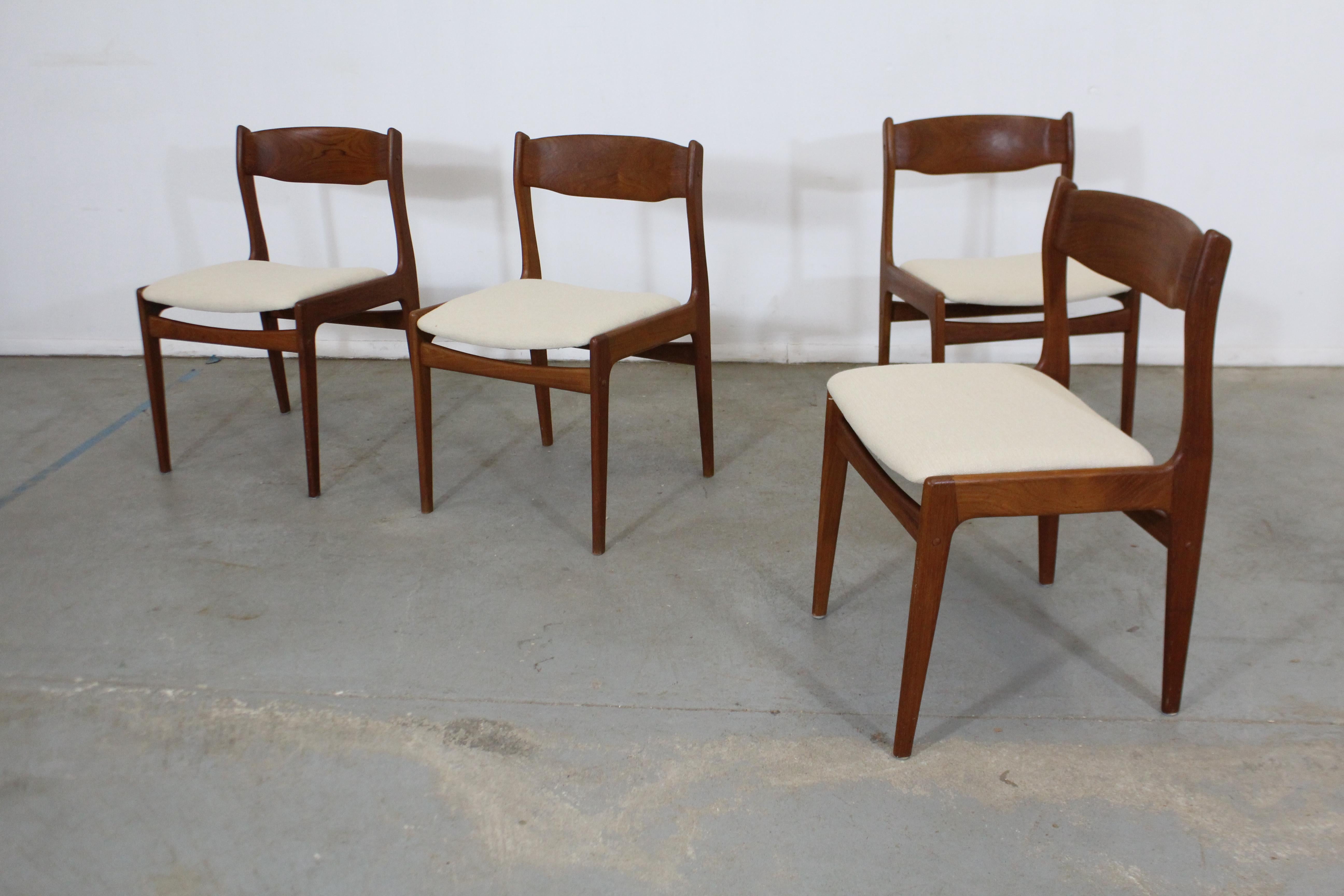 Set of 4 Midcentury Danish Modern Teak Side Dining Chairs with Teak Backs 6