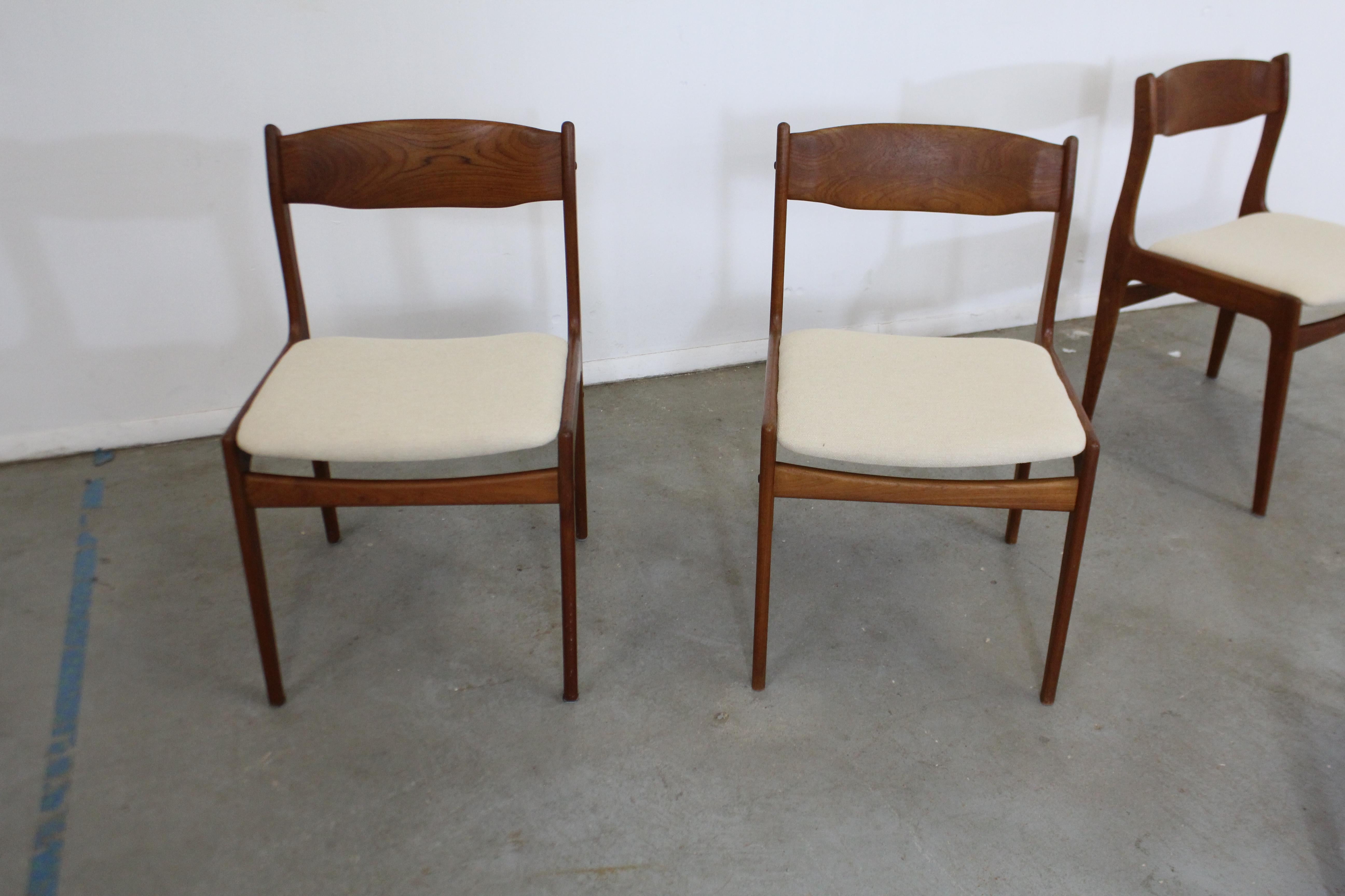 What a find. Offered is a vintage set of 4 midcentury Danish modern teak side dining chairs with teak backs. This set has simple, but modern lines and could make an excellent addition to any home. They are in good vintage condition and have been