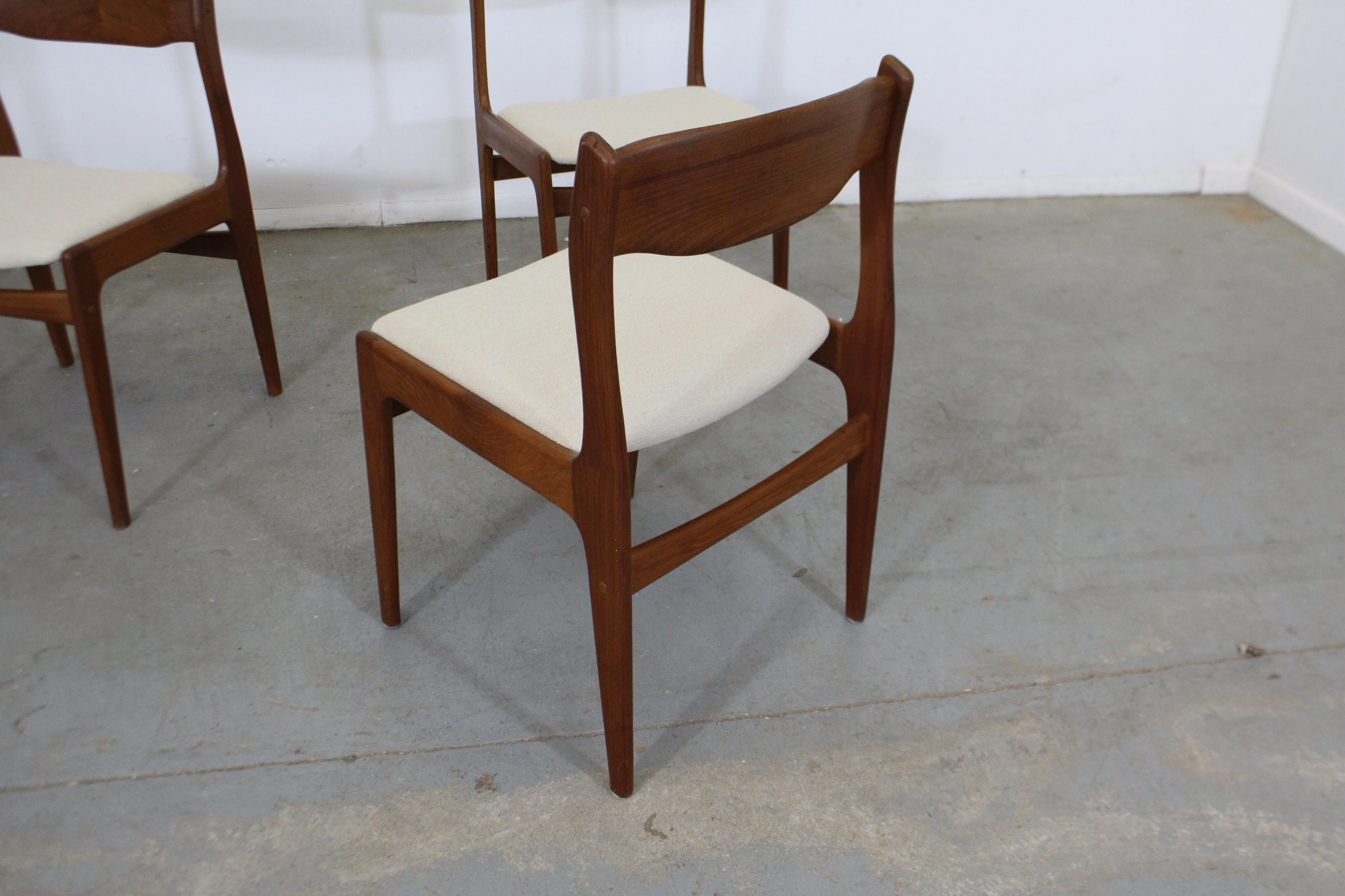 20th Century Set of 4 Midcentury Danish Modern Teak Side Dining Chairs with Teak Backs