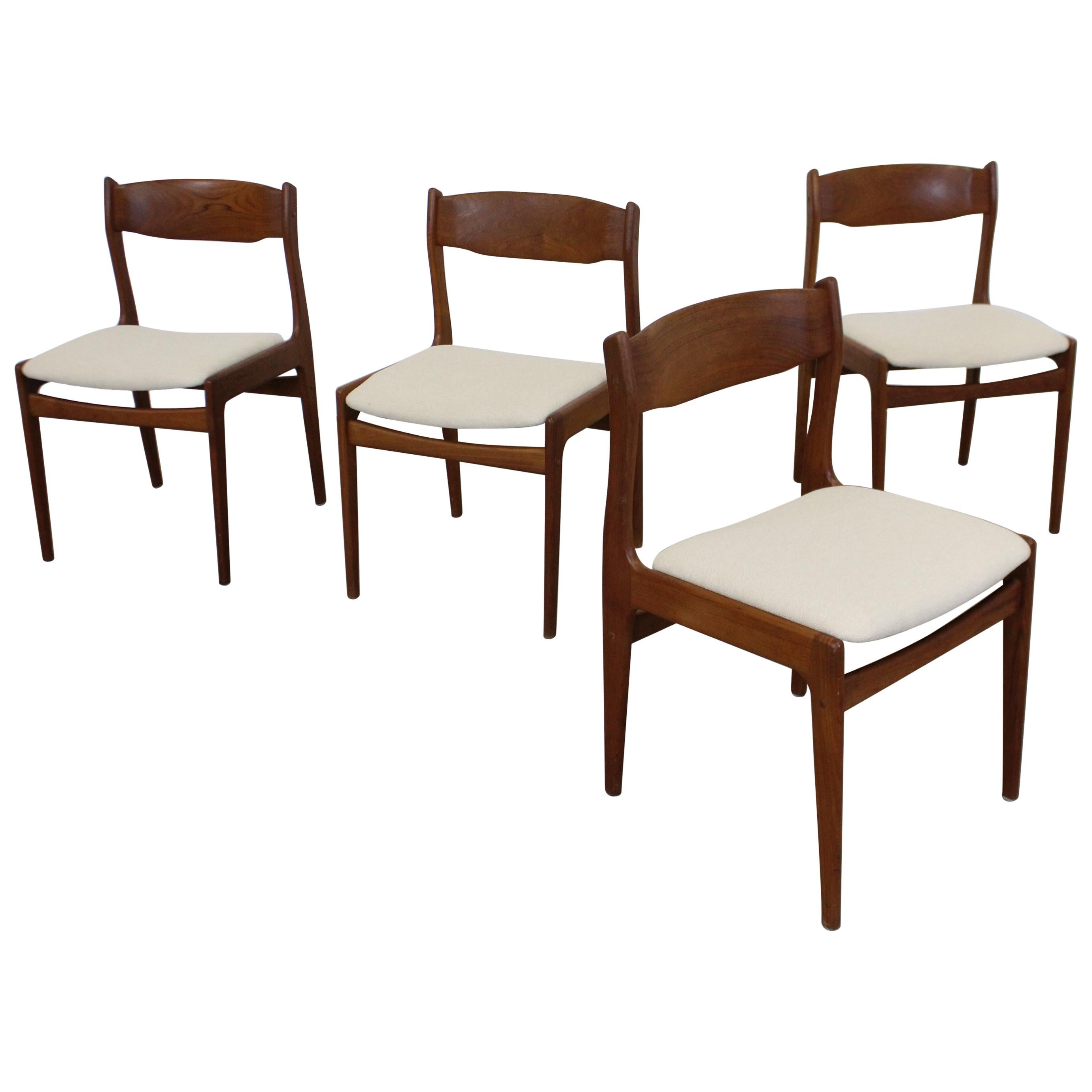 Set of 4 Midcentury Danish Modern Teak Side Dining Chairs with Teak Backs