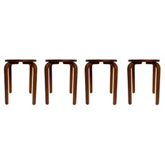 Set di 4 sgabelli impilabili in teak della metà del secolo scorso di Alvar Aalto+Aalto