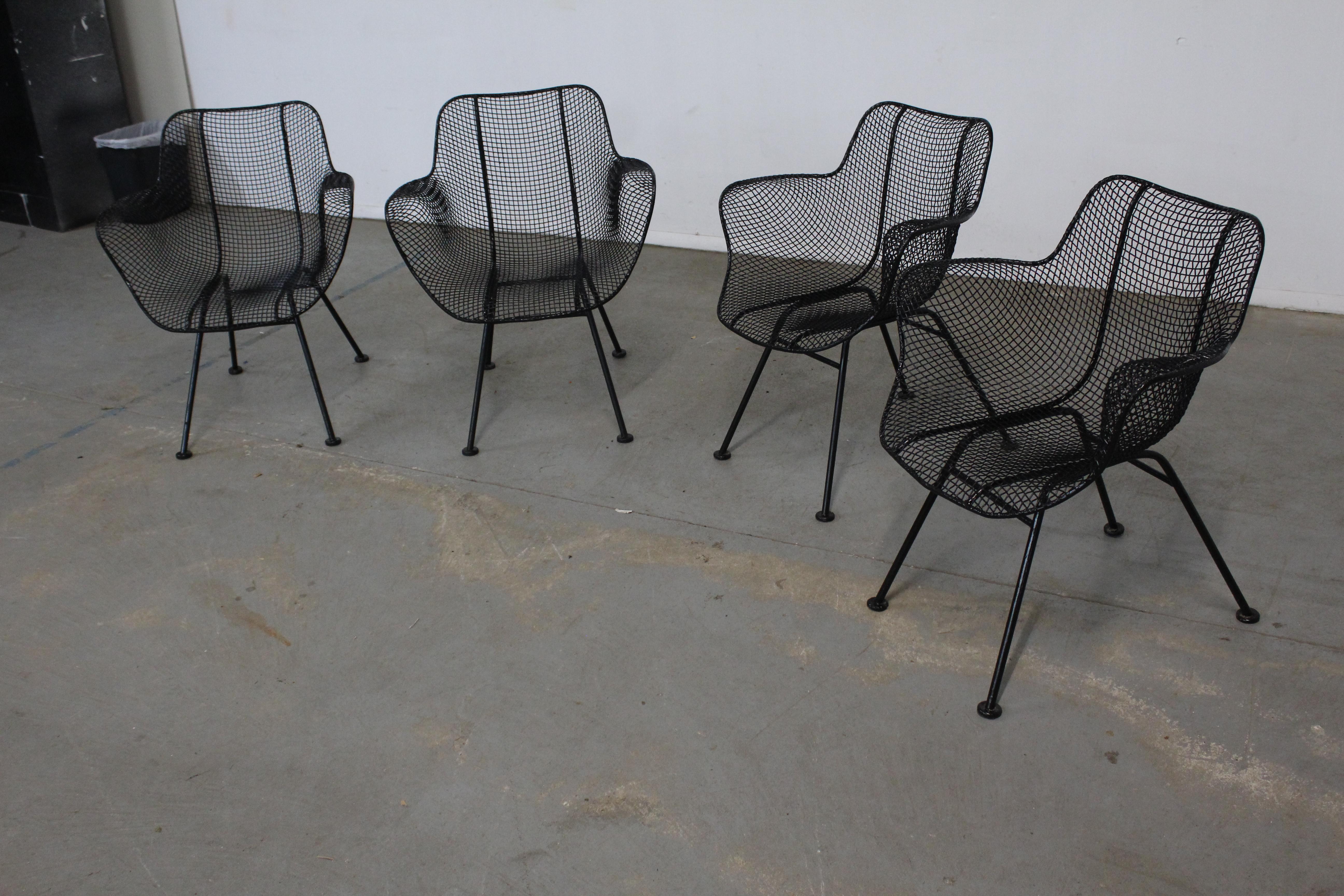 Américain Ensemble de 4 fauteuils en maille Sculptura de Woodard, style danois moderne du milieu du siècle dernier en vente