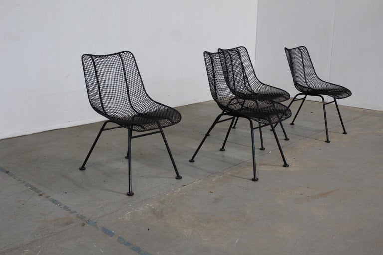 Offered is a set of 4 mid century Danish modern woodard sculptura side chairs designed by John Woodard, circa 1956 for the 'Sculptura' line. Features enameled and woven wrought iron. The chairs are structurally sound in very good condition with